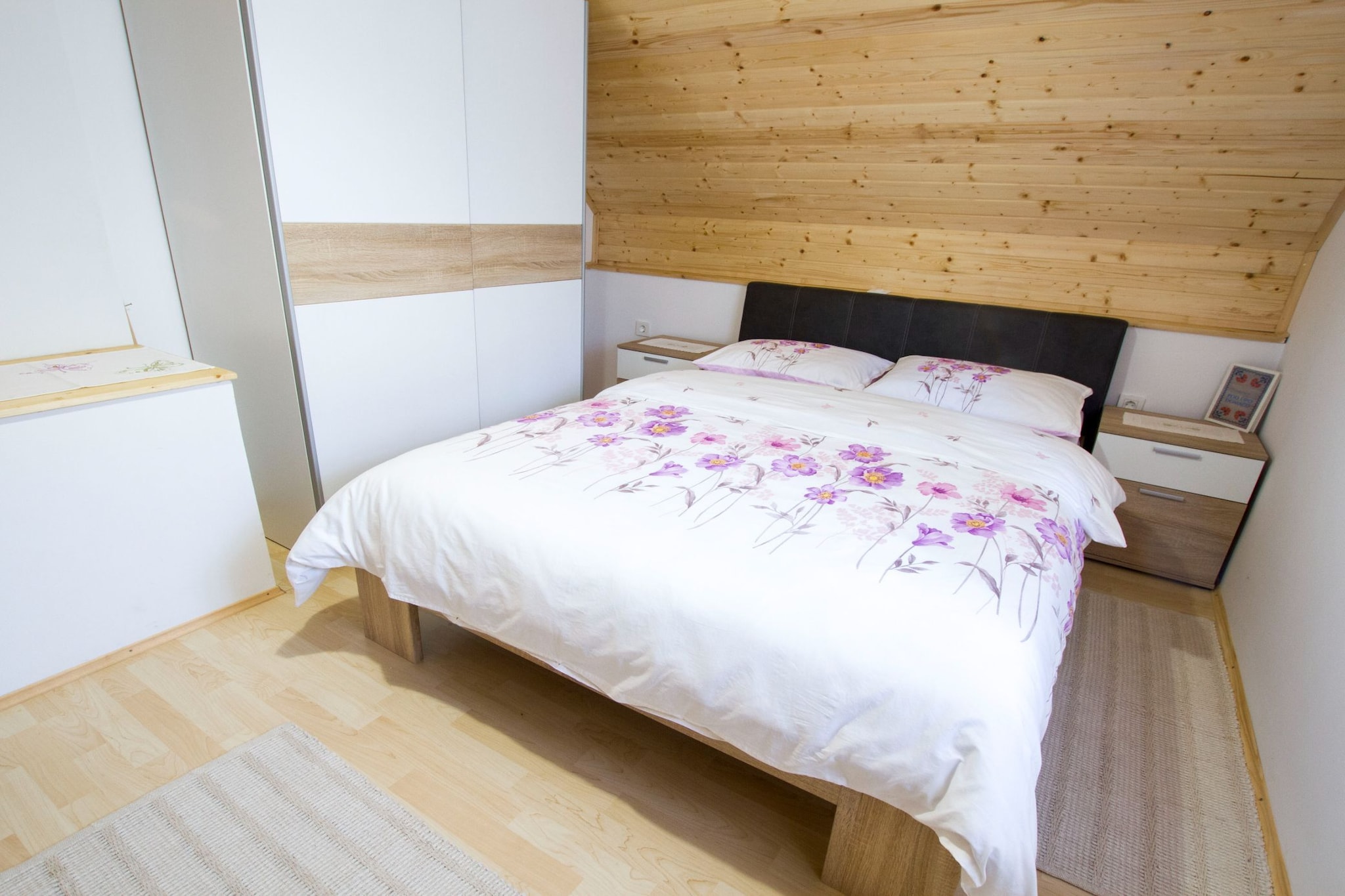 Sunny Two Bedroom Retreat in Beautiful Bizeljsko - Two Bedroom Country House-Slaapkamer