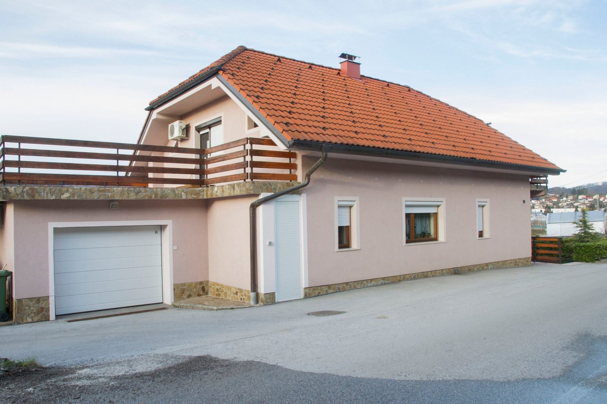 Relaxing Retreat with Hot Tub in Sevnica - Three Bedroom Apartment-Buitenlucht