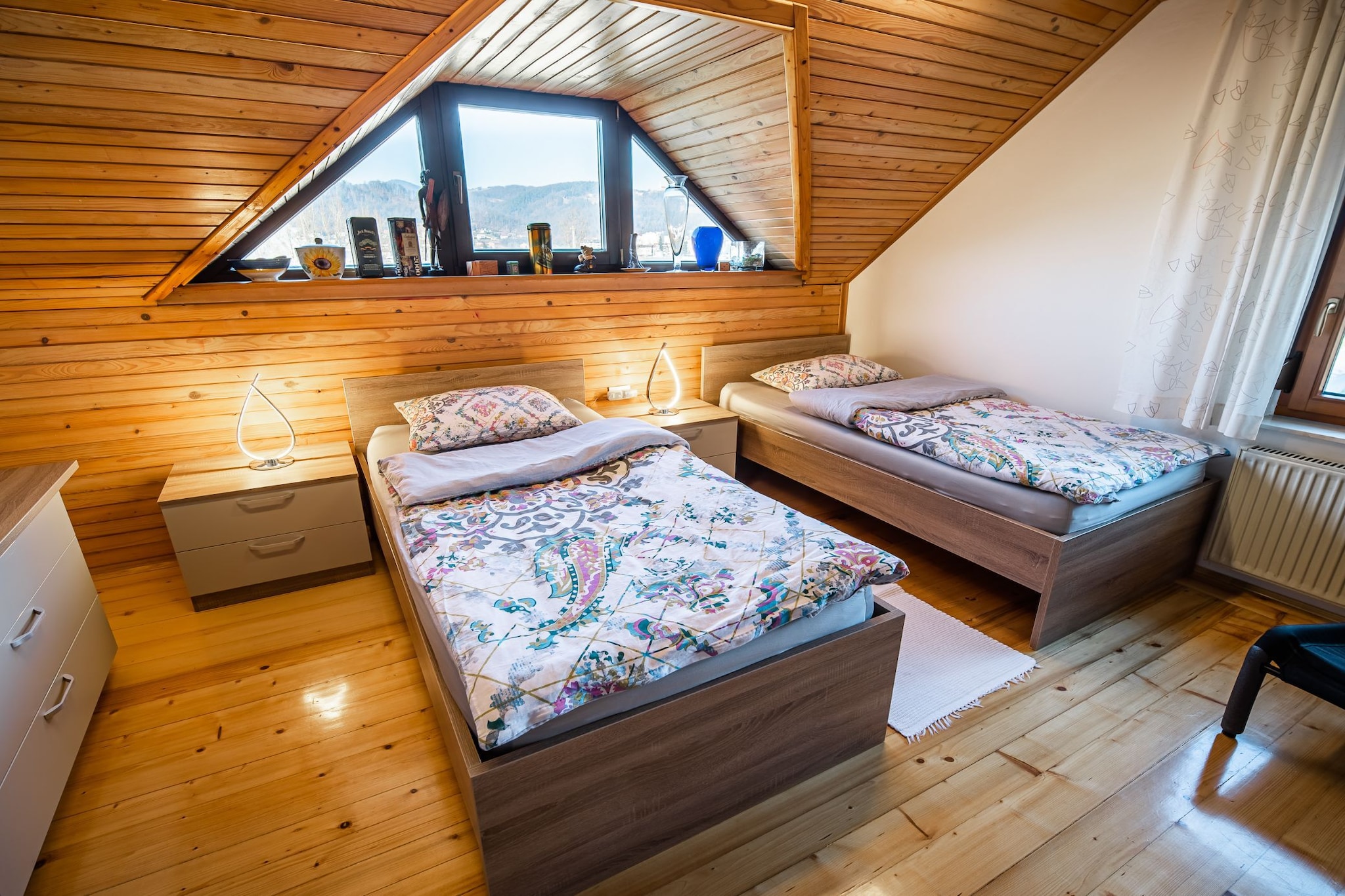 Relaxing Retreat with Hot Tub in Sevnica - Three Bedroom Apartment-Slaapkamer