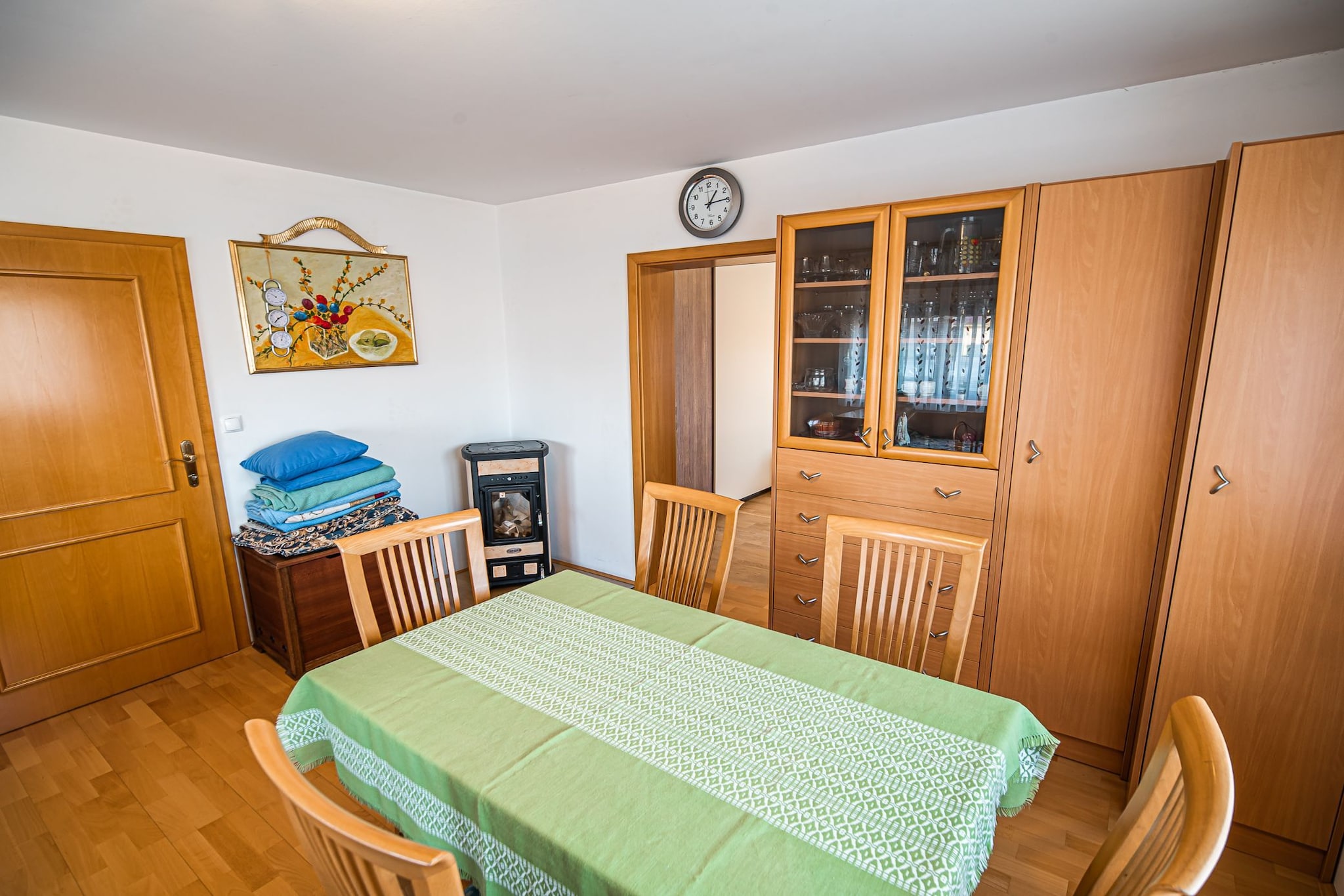 Relaxing Retreat with Hot Tub in Sevnica - Three Bedroom Apartment-Slaapkamer