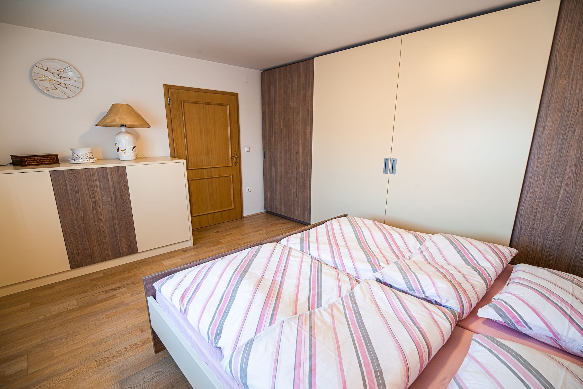 Relaxing Retreat with Hot Tub in Sevnica - Three Bedroom Apartment-Slaapkamer