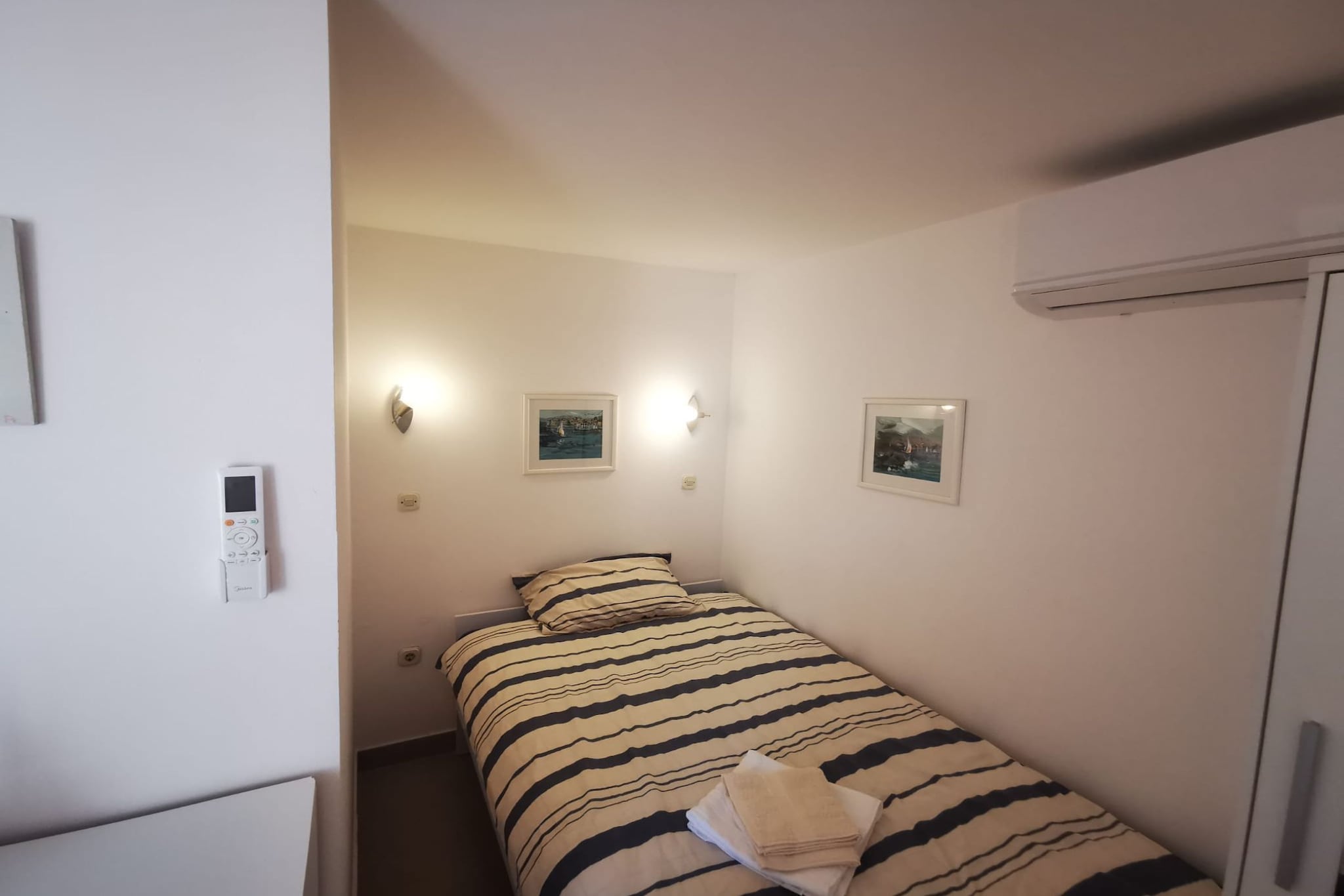 Sea View Holiday Home Umag - Three Bedroom Holiday Home-Slaapkamer