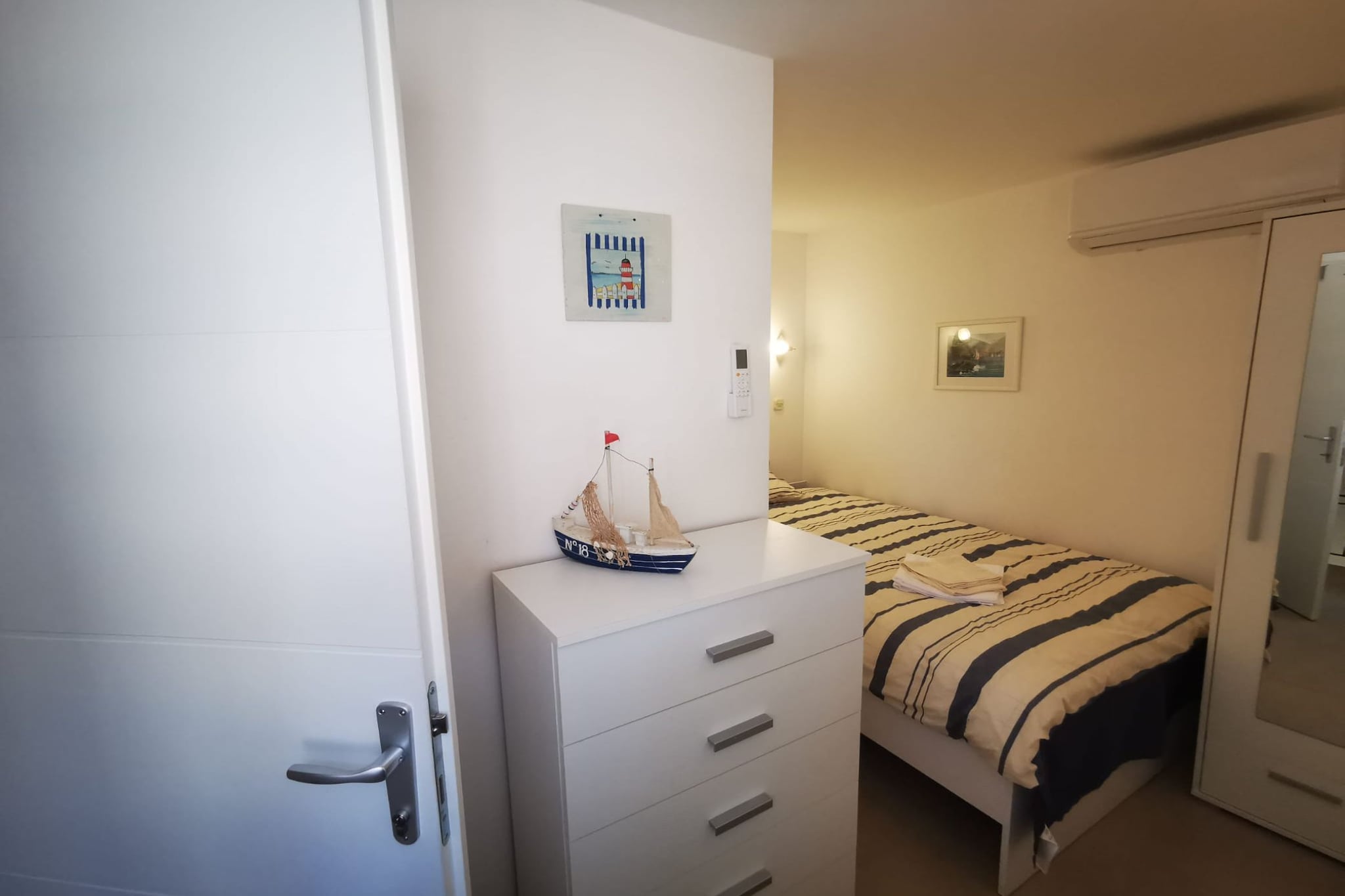 Sea View Holiday Home Umag - Three Bedroom Holiday Home-Slaapkamer