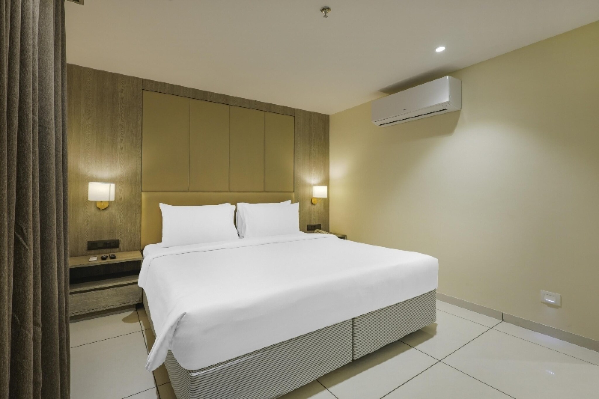 Sunday Hotel, Vadodara is the hotel wing within Iscon Janmahal – the newest shopping arcade in the city. It is centrally located with easy access to the airport, railway station, bus stand and corporate hubs. The hotel offers a classy and fresh stay experience for those looking for a quick change of scene.
Sunday is all about Reset. Sunday is a day that is reserved for resetting which is the philosophy this brand is built on – Reset. It’s a Sunday thing.
Signature mocktails, breakfast till 10 pm, flexible check-in and more – get set to reset your vacay!
Explore the trendy Alembic Art District, traditional thali joints like Sasuma and Mandap or the famous Ratri Bazaar for street food – all within a 20-min drive from the hotel
Enjoy a quick 6-hour power rest cause the hotel is located bang opposite the railway station, right next to the bus stand and about a 10-min drive from the airport
Sunday Hotel, Vadodara is located in the heart of the city! A mere 5-minute walk away from the Vadodara Railway Station and Bus Depot, and an approximately 10-minute drive to the airport. Explore the Alembic art district and quench your thirst with refreshing kombucha or head to the Ratri Bazaar for some lip-smacking street food – all within a 7-8 min drive.
Unmarried couples are warmly welcome at this property.
Guests with local ID proof are warmly welcome.
Early Check-In Policy: A full day’s room rate will be charged for check-ins before 6:00 AM. Complimentary early check-in is available between 6:00 AM and 10:00 AM, subject to room availability.
Check-in is only available to guests aged 18 and above. Please provide a government-issued ID to confirm your age.