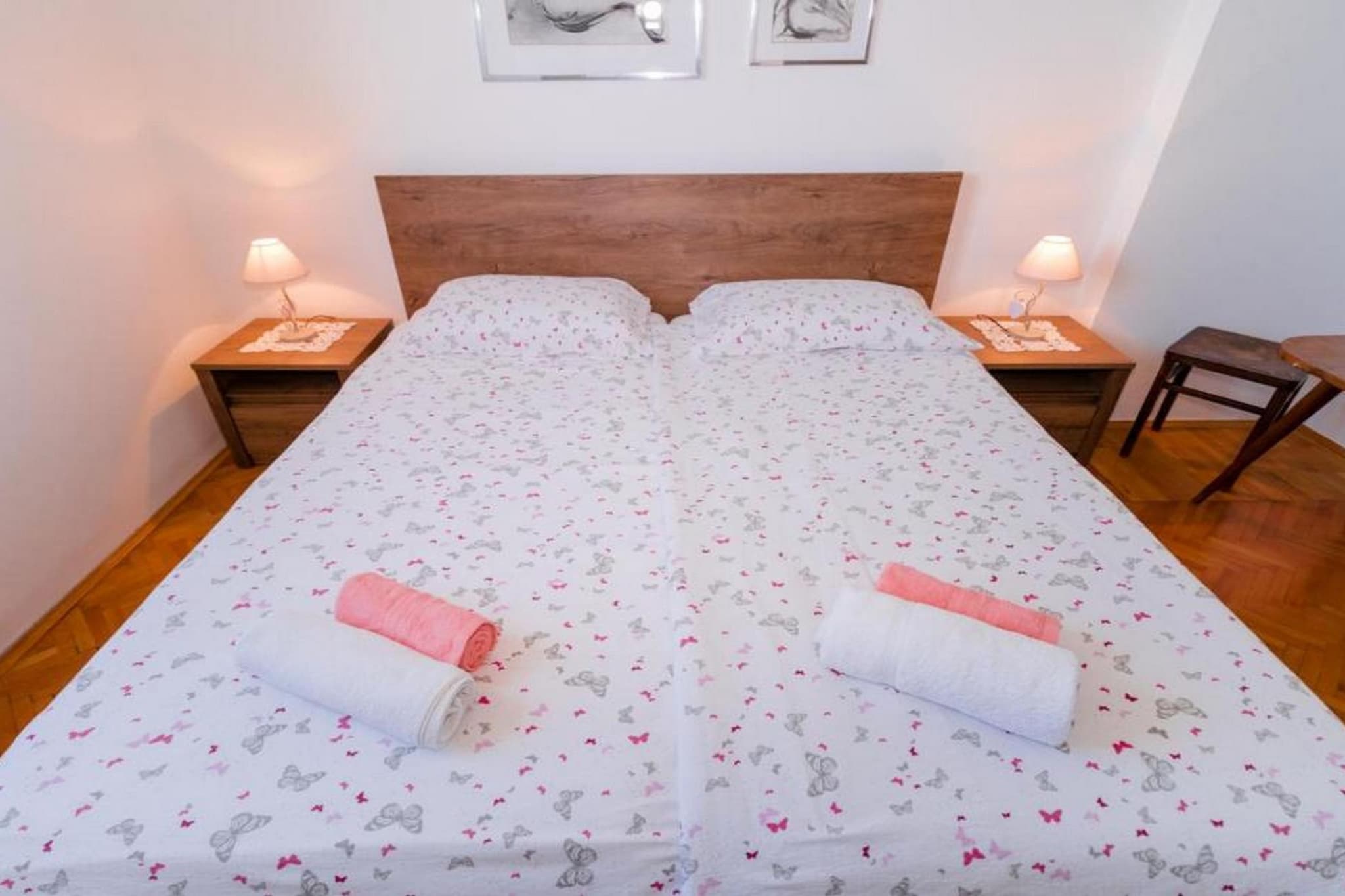 Modern and Spacious Piran Downtown Apartment with Balcony and Sea View - Two Bedroom Apartment with Balcony and Sea View-Slaapkamer