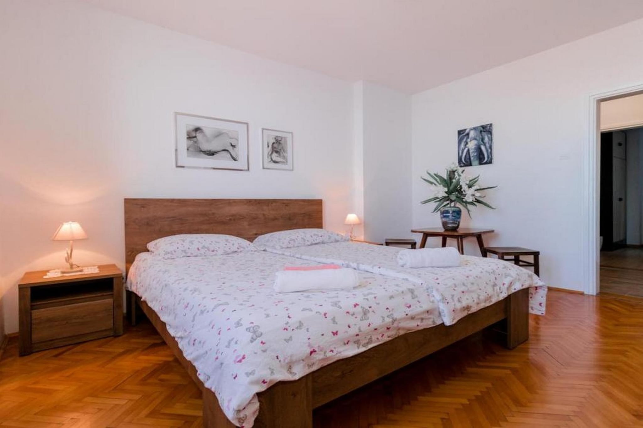 Modern and Spacious Piran Downtown Apartment with Balcony and Sea View - Two Bedroom Apartment with Balcony and Sea View-Slaapkamer
