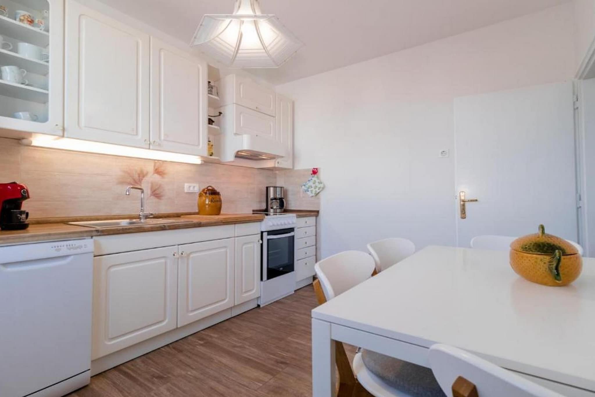 Modern and Spacious Piran Downtown Apartment with Balcony and Sea View - Two Bedroom Apartment with Balcony and Sea View-Keuken