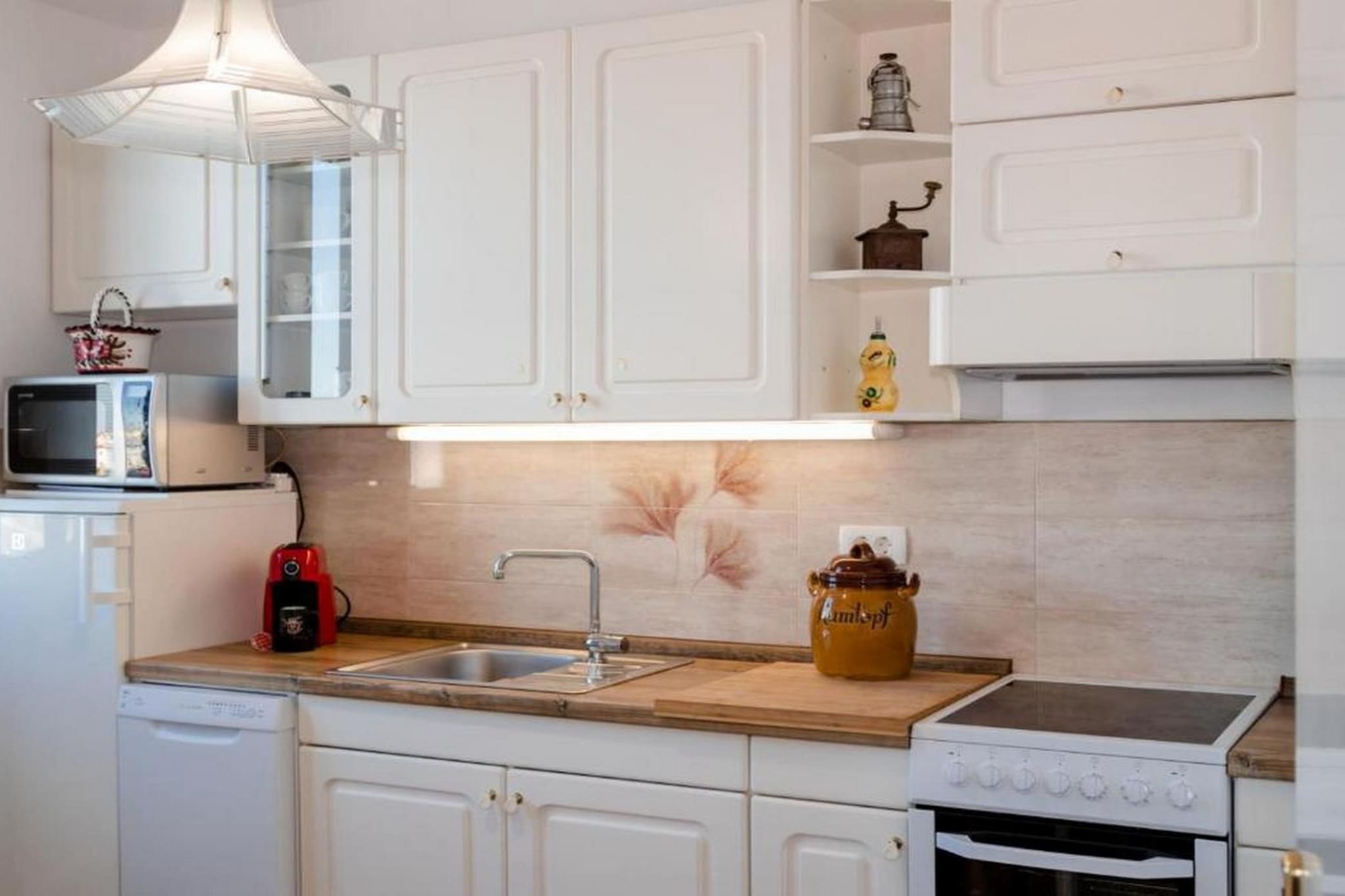 Modern and Spacious Piran Downtown Apartment with Balcony and Sea View - Two Bedroom Apartment with Balcony and Sea View-Keuken