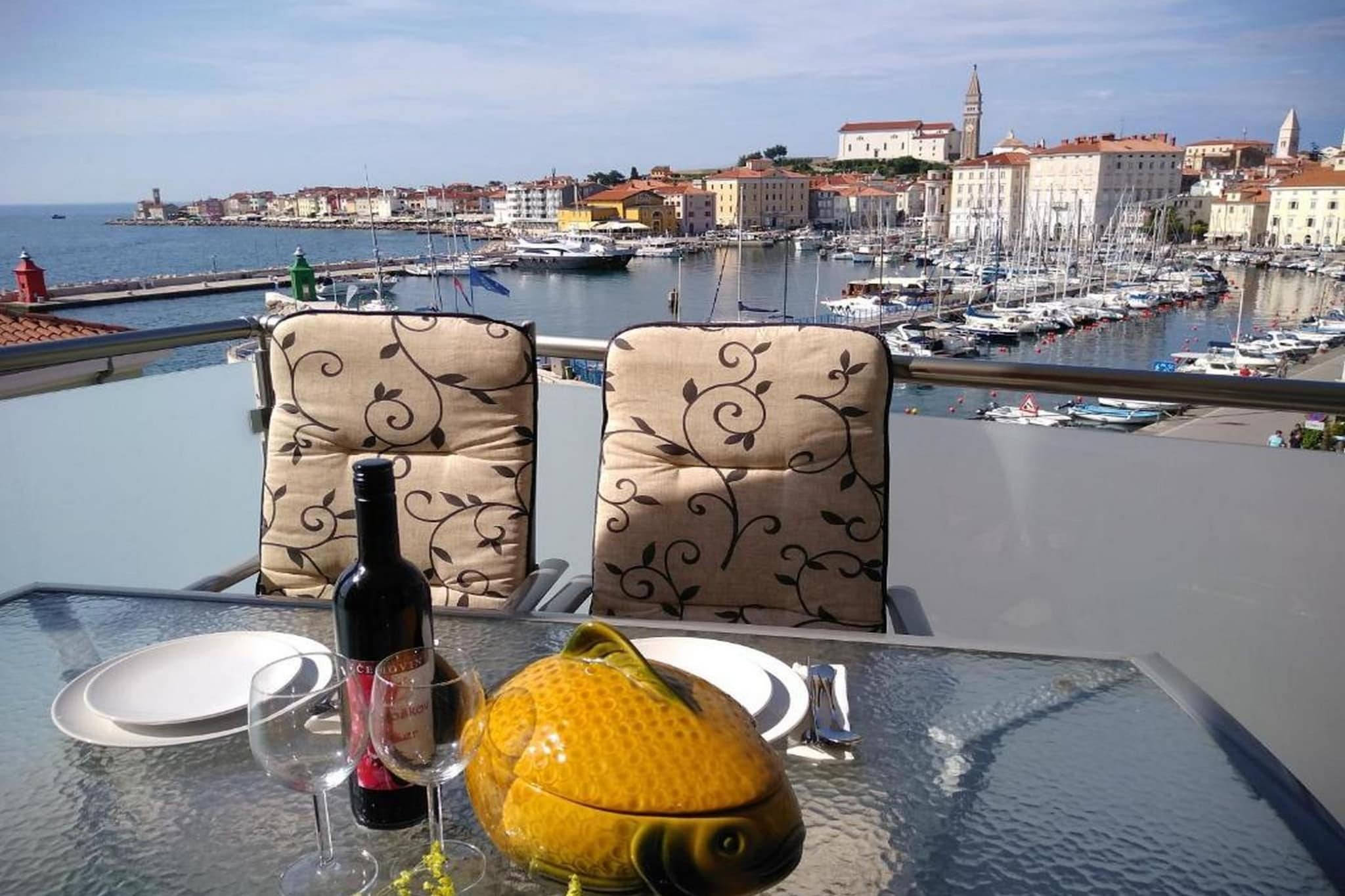 Modern and Spacious Piran Downtown Apartment with Balcony and Sea View - Two Bedroom Apartment with Balcony and Sea View-Terrasbalkon