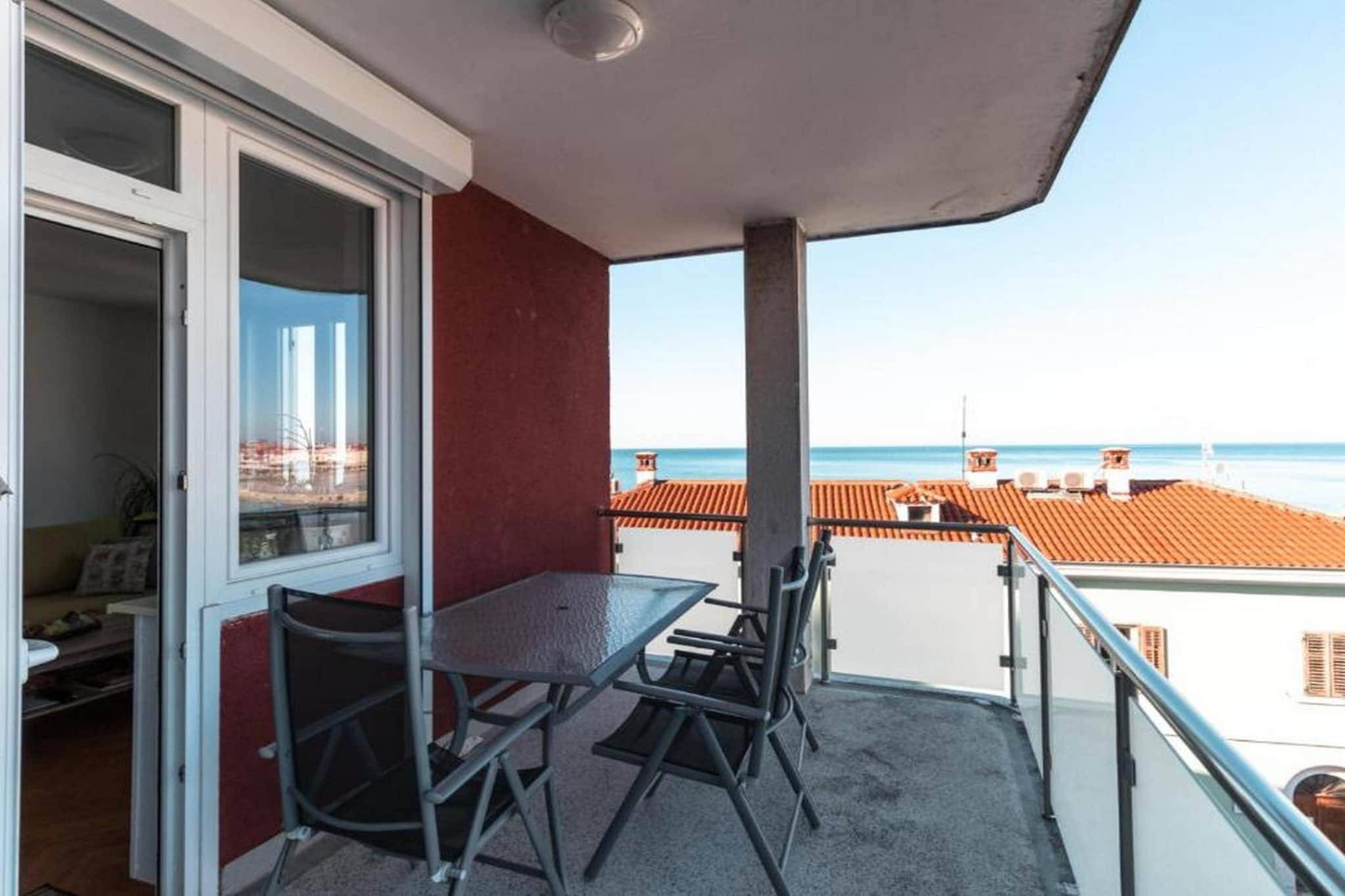 Modern and Spacious Piran Downtown Apartment with Balcony and Sea View - Two Bedroom Apartment with Balcony and Sea View-Terrasbalkon