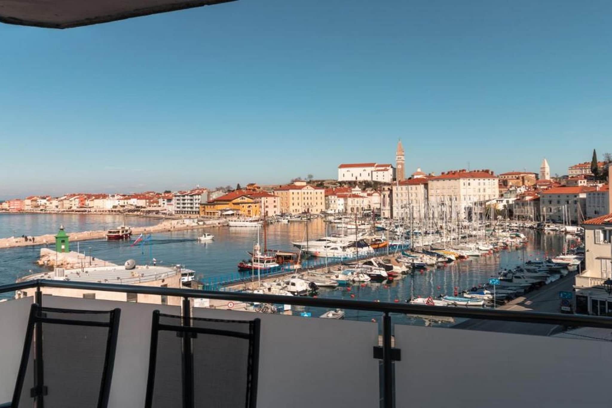 Modern and Spacious Piran Downtown Apartment with Balcony and Sea View - Two Bedroom Apartment with Balcony and Sea View-Terrasbalkon
