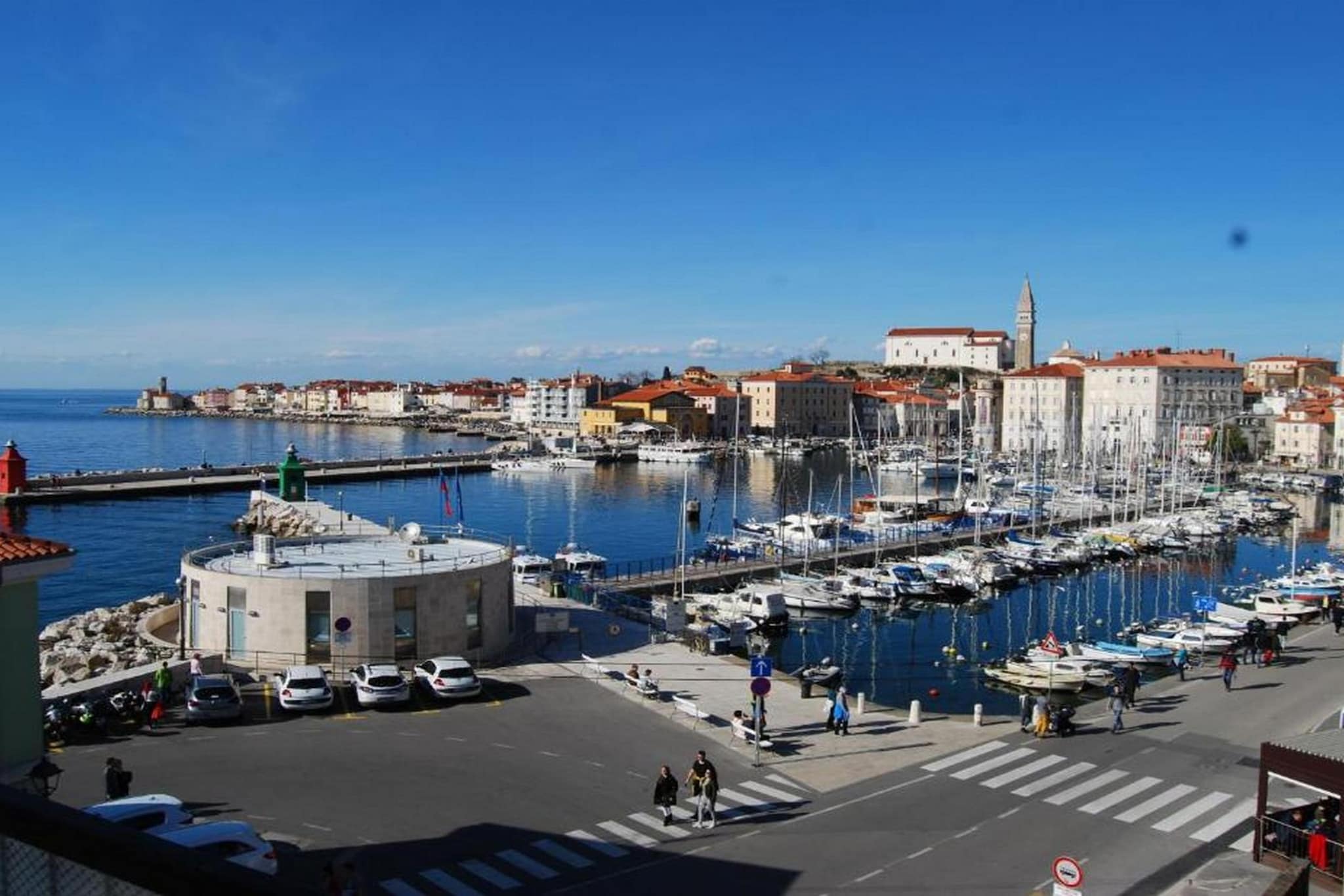 Modern and Spacious Piran Downtown Apartment with Balcony and Sea View - Two Bedroom Apartment with Balcony and Sea View-Uitzicht