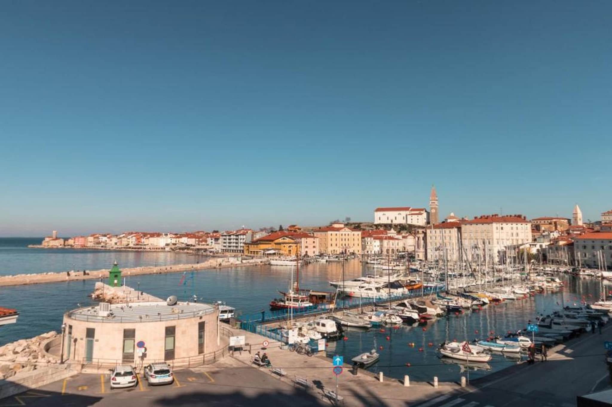 Modern and Spacious Piran Downtown Apartment with Balcony and Sea View - Two Bedroom Apartment with Balcony and Sea View-Uitzicht
