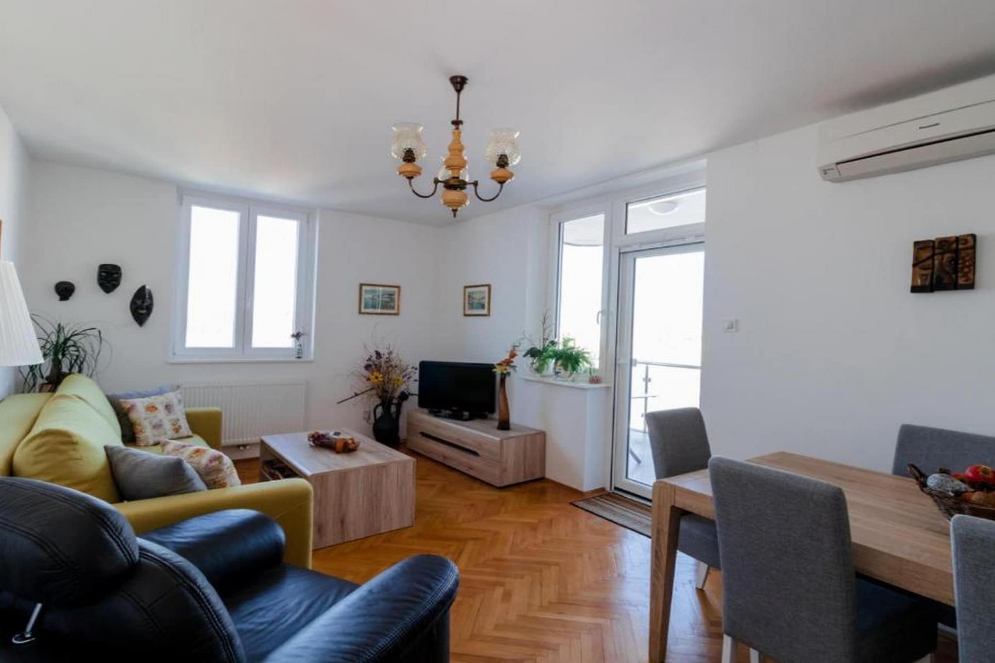 Modern and Spacious Piran Downtown Apartment with Balcony and Sea View - Two Bedroom Apartment with Balcony and Sea View