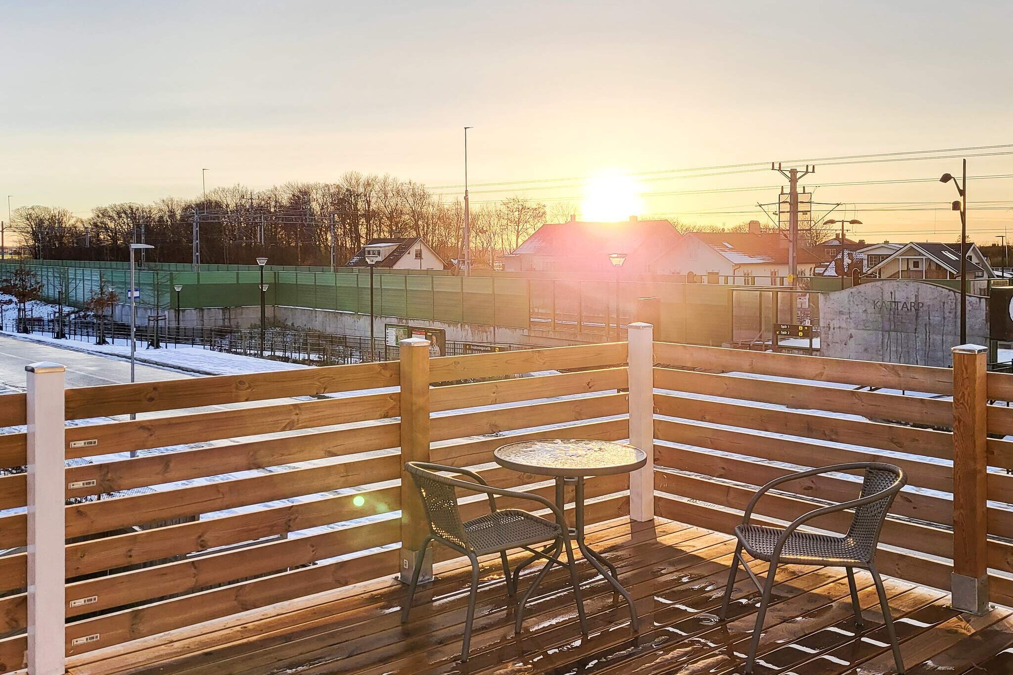 Welcome to a spacious and cozy villa - perfect for families and friends! There is room for up to 8 people to enjoy a wonderful stay together. The house offers a total of 8 beds and plenty of space for socializing where you can socialize and relax. You have a spacious bathroom with a washing machine and dryer - convenient for longer stays. There is a fully equipped kitchen on the lower level with a smaller dining area for nice meals. From the garden you reach the glass-enclosed outdoor room that provides extra space for quiet moments regardless of the weather. On the upper level you will find a large balcony with a beautiful view - perfect for morning coffee or a quiet evening. The large garden provides plenty of space for children to play and run, while there are plenty of opportunities for relaxation. For those who want to leave the car at home or leave it parked for parts of the stay, the train station is right next door, which takes you to the larger cities - convenient for both work and excursions! A comfortable and relaxing stay awaits you here! If you feel like you want something more than all this on your holiday, you can easily get to Landskrona to take the boat over to the cozy island of Hven where you can cycle around and eat well. If you take the train that is a short distance away, you can easily get to Helsingborg, where you can visit Sofiero's Castle and Kärnan. If you want to take a ferry ride, it also goes from here directly to cozy Helsingör in Denmark. If you want an even greater selection of shopping and culture, Malmö is 1 hour away. There are plenty of lakes and wonderful excursion sites throughout Skåne and down towards Österlen. This also makes this accommodation a good place if you are going to fish. Torekov's picturesque harbor is lined with many small restaurants. Ferries run from the harbor to Halland's Väderö. You also have beautiful Mölle, which you should take the opportunity to visit. Ängelholm offers an exciting mix of small specialty shops, exclusive boutiques and several large chains. Welcome to an incredibly lovely place that lets you experience Skåne in the best way! A warm welcome here!