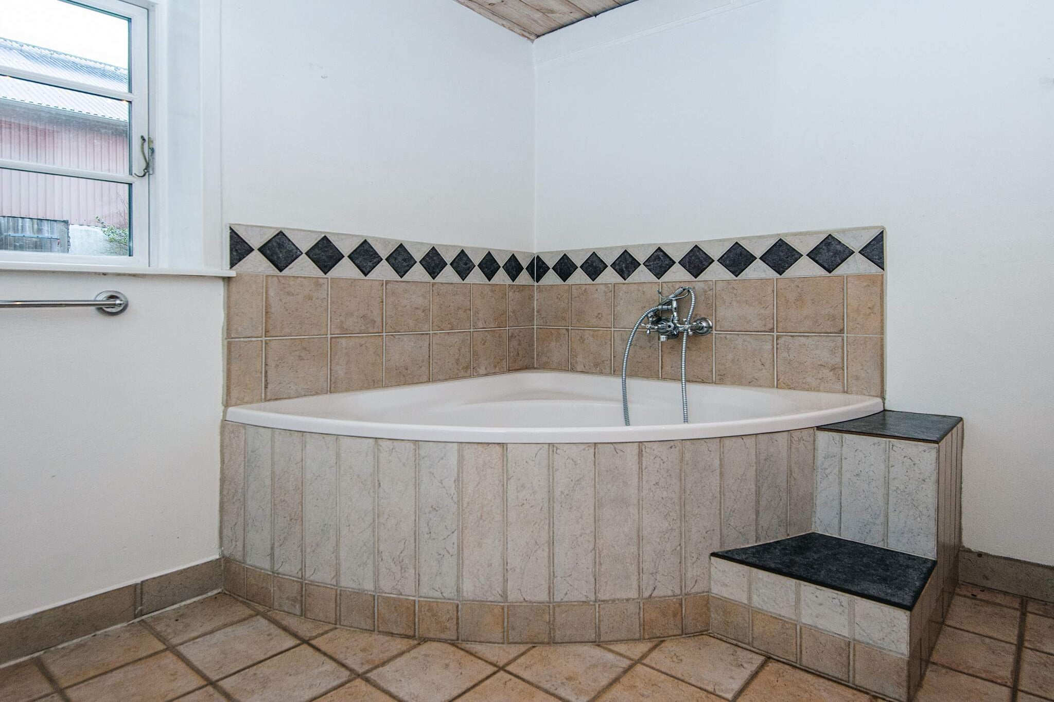 This charming vacation home, which is a beautifully restored and modernized farmhouse, combines ancient farmhouse decor with modern comforts. Located in peaceful, nature-friendly surroundings, the vacation home is the perfect setting for a relaxing and unforgettable vacation.

The cottage has seven spacious bedrooms and three modern bathrooms, providing plenty of space for larger families or groups of friends. On the ground floor, you are greeted by a cozy living room with tiled floors and a staircase leading up to the first floor. The dining room, with its beautiful plank flooring and original wood paneling on the walls, creates a warm and inviting atmosphere. The smaller living room, with wooden floors and Dutch tiles on the walls, invites you to relax, and the TV room follows the same cozy style.

The kitchen is both spacious and practical with plank floors, wooden ceilings, and an old-fashioned corner cupboard that adds extra charm. There is also a pantry, a hallway with tiled floors, and several rooms and offices that increase the functionality of the house.

As something truly special, you can enjoy your own private spa area, which offers the ultimate in wellness and relaxation. In addition, you have access to a lovely outdoor communal pool, which is ideal for both relaxation and activity. The spa area has its own entrance and provides extra privacy.

The cottage is surrounded by the beauty and tranquility of nature, providing the perfect base for enjoying the surrounding landscapes. On the first floor, you will find a bright landing/living room, several bedrooms, a bathroom, and a kitchen/living room area that opens onto a terrace with fantastic views of the Wadden Seaâ€”the perfect setting for enjoying fresh air and nature experiences.

This cottage, which combines ancient charm and modern amenities, creates the setting for a holiday experience you will not soon forget.