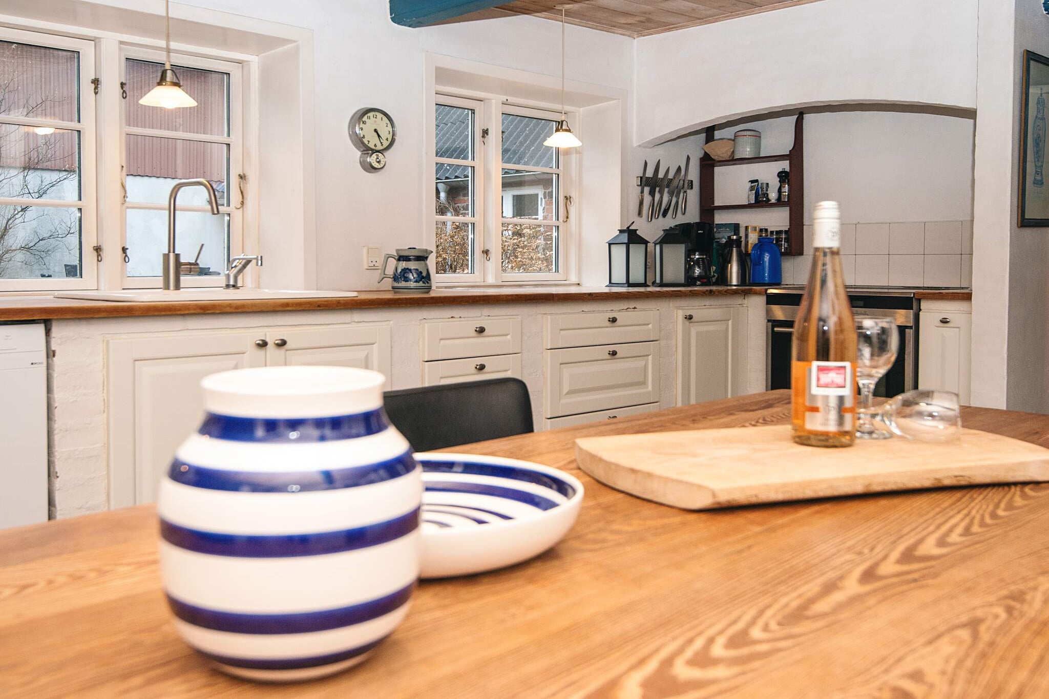 Kitchen(cooker(electric), coffee machine, microwave, dishwasher, fridge, freezer(200-249L)), Living/bed room(TV(german television channels, danish TV channels (DR1 and TV2)), stereo unit), Living/bed room, Living/bed room(TV(german television channels, danish TV channels (DR1 and TV2))), Living/bed room, Living/bed room, bedroom(double bed), bedroom(2x single bed), bedroom(2x single bed), bedroom(double bed), bedroom(double bed), bedroom(double bed), bedroom(double bed), bedroom(2x single bed), bathroom(washbasin, hip bath, shower, toilet), bathroom(washbasin, shower, toilet), bathroom(washbasin, hip bath, shower, toilet), garage, Bubble bath(indoor, 6 persons), sauna(indoor, 6 persons), terrace, garden, garden furniture, swimming pool(shared with other guests, outside)