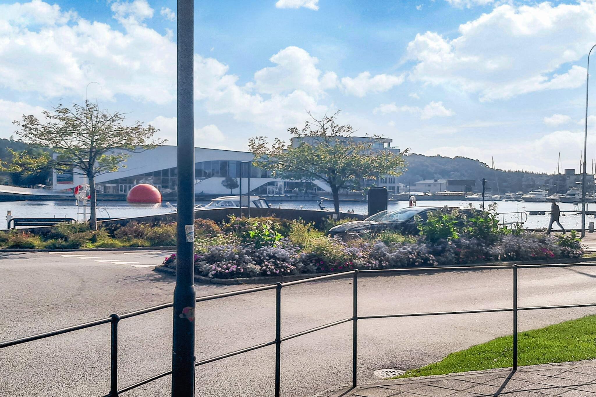 open kitchen(cooker(electric), hood, coffee machine(filter), waffle iron, dishwasher, fridge, freezer(1-59L), washing machine, high chair), Living/bed room(TV(norvegian TV channels )), bedroom(single bed, double bed, cot), bedroom(double bed), bedroom(3x single bed), bedroom(single bed), bathroom(bathtub or shower, washbasin, toilet), heating(electric), garden furniture, air to air heatpump