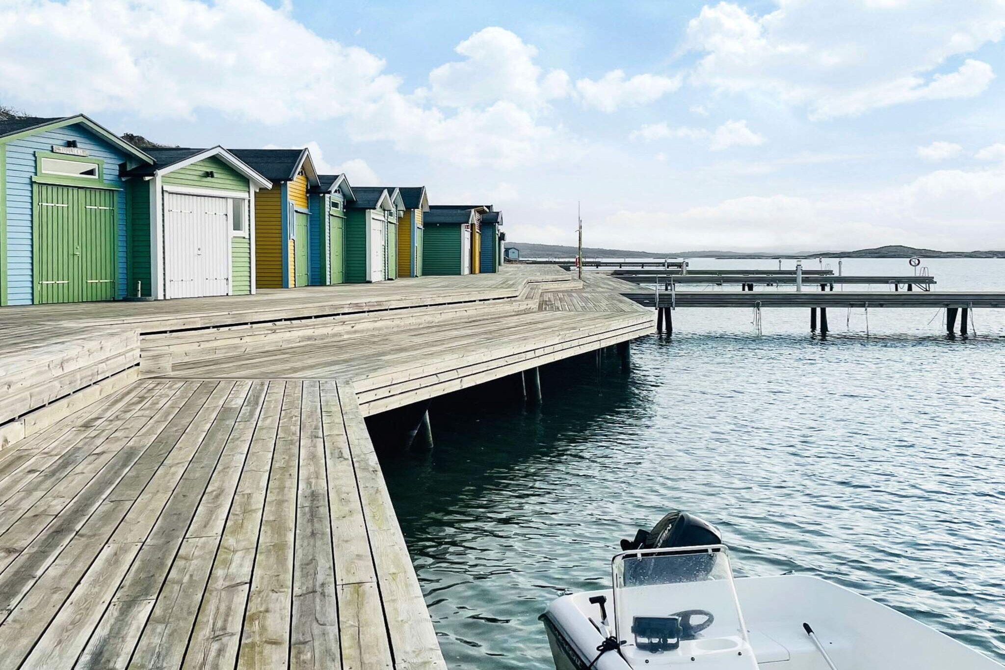 Annex: (double bed)\n\nInternet Access DSL, Kitchen(cooker(electric), coffee machine, microwave, dishwasher, fridge-freezer), Living/bed room(TV(swedish TV channels), chromecast, netflix), bedroom(double bed), bedroom(double bed), bathroom(tumble dryer, washbasin, shower, toilet, washing machine), bathroom(washbasin, shower, toilet), bathroom(washbasin, shower, toilet), Bubble bath(outside, heated, 8 persons), terrace, parking, air to water heatpump