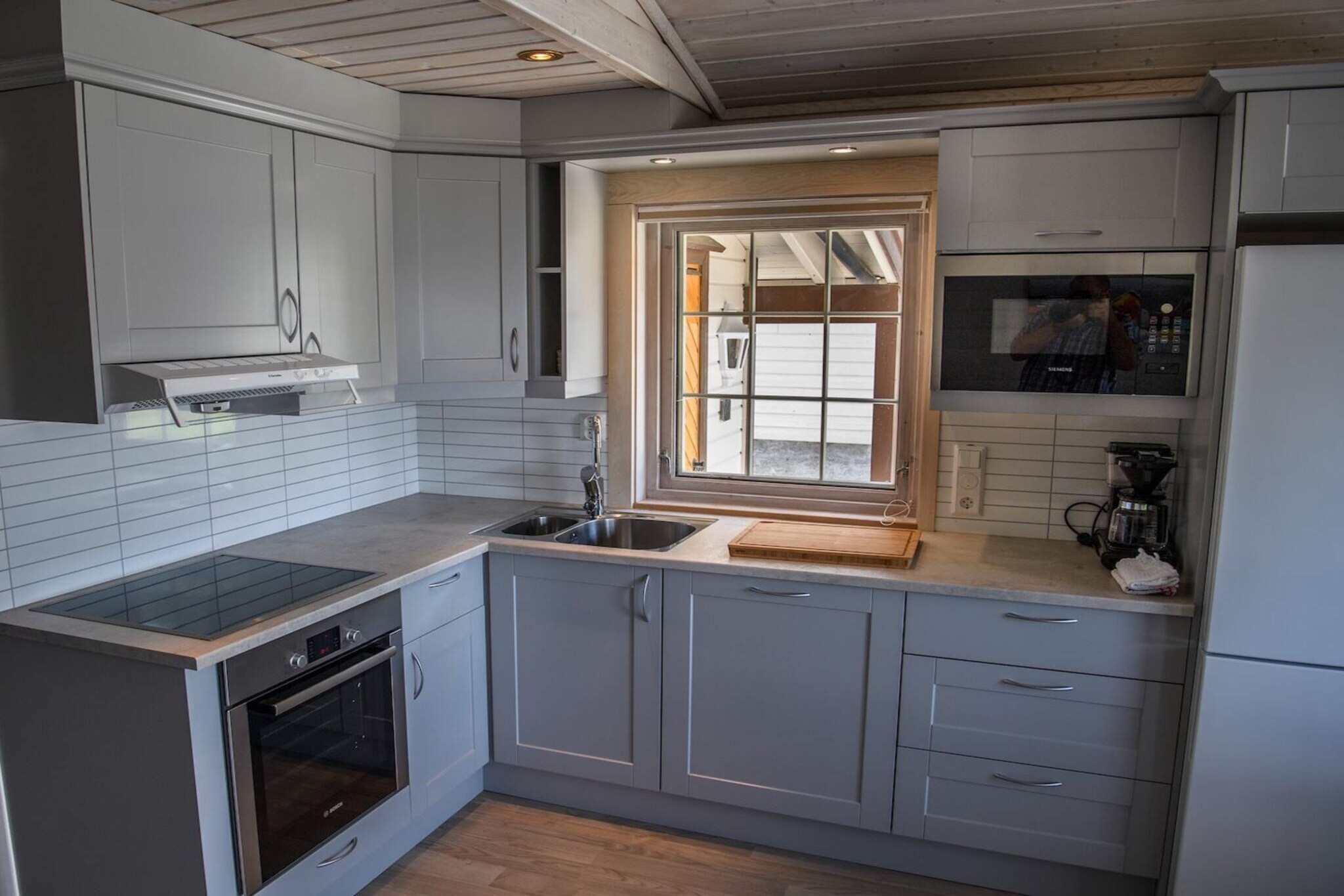 Internet Access DSL, Kitchen(stove(induction), coffee machine, microwave, dishwasher, fridge(+ freezer)), Living/bed room(TV(norvegian TV channels )), bedroom(double bed, bunk bed), bedroom(double bed, bunk bed), bedroom(2x bunk bed), bathroom(washbasin, shower, toilet), bathroom(washbasin, shower, toilet), sauna(shared with other guests, indoor, heated), heating(central), terrace, garden furniture, parking