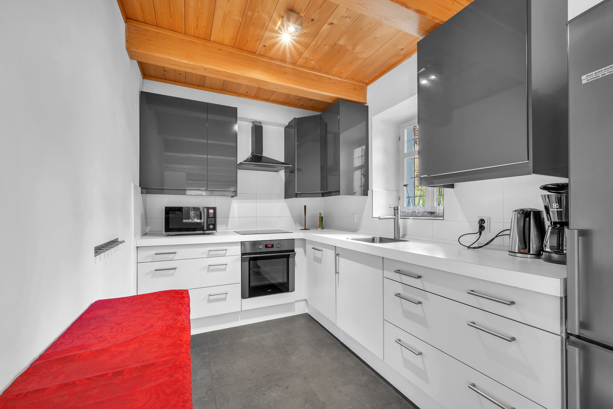 Ground floor: (Living room(Armchair, Sofa, TV(satellite), dining table, fireplace, seating area), Kitchen(hob(electric), electric kettle, cooker, hood, coffee machine, oven, microwave, dishwasher, fridge, freezer, dishes and cutlery), bedroom(single bed, single bed, single bed), bedroom(single bed, single bed), bedroom(double bed), bedroom(double bed), bedroom(double bed), bathroom(Mirror, shower, washbasin, toilet), bathroom(Mirror, shower, washbasin, toilet), bathroom(Mirror, shower, washbasin, toilet), toilet(toilet), toilet(toilet), Internet access)\n\nInternet access, tumble dryer, washing machine, heating(central), garden, garden furniture, parking, swimming pool(private, outside)