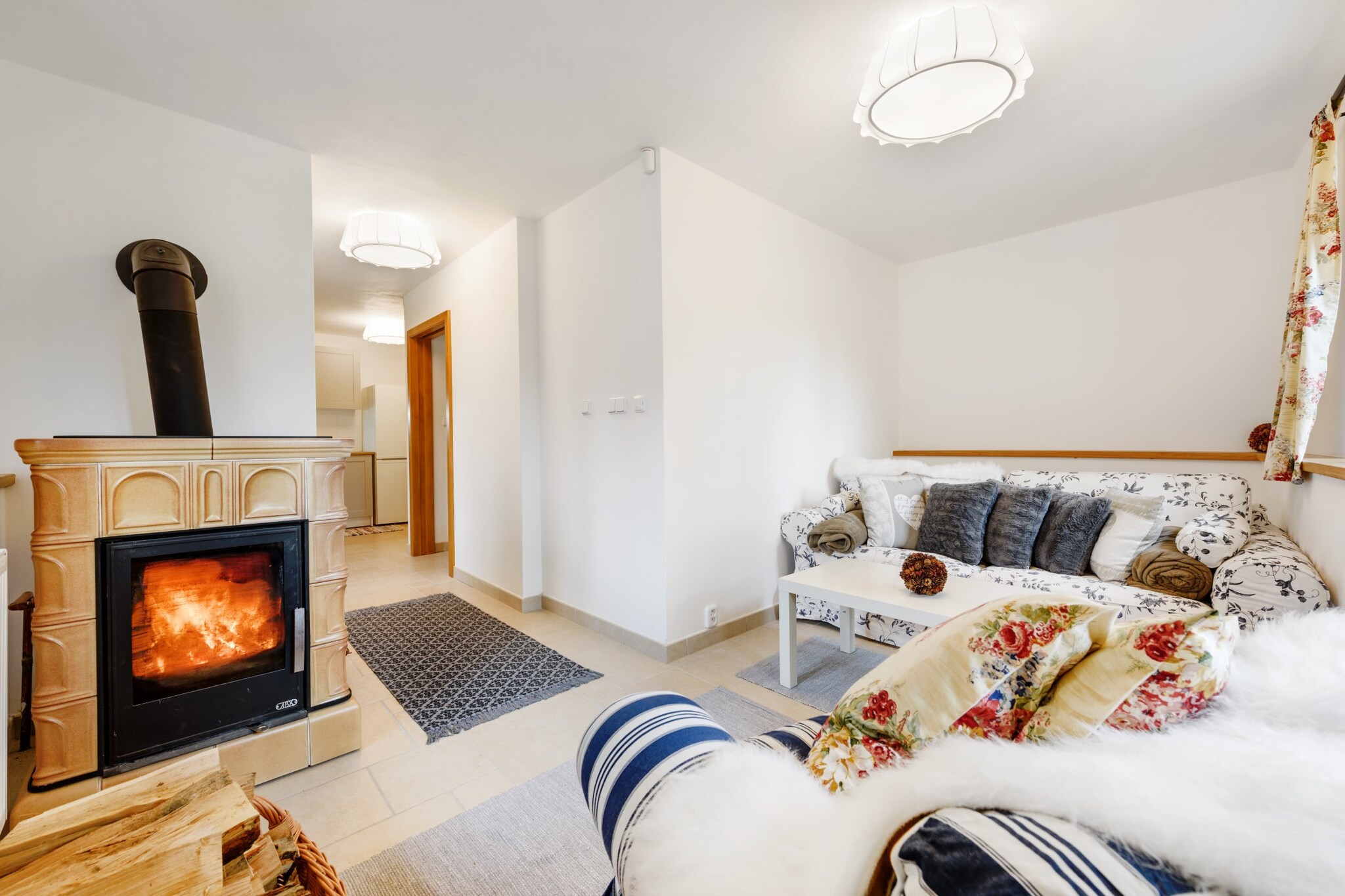 Villa in VarvaÅ¾ov with Garden and Barbecue