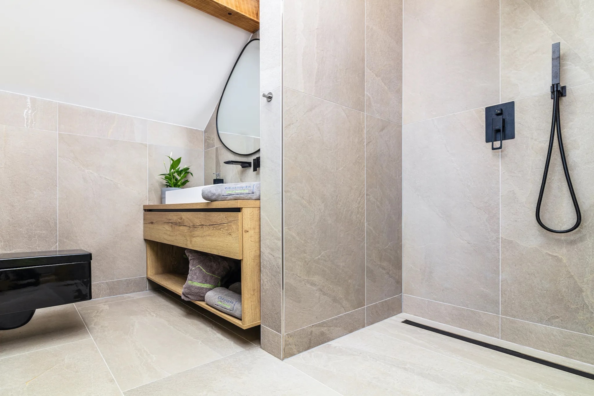 Celadna MCMV530-Bathroom