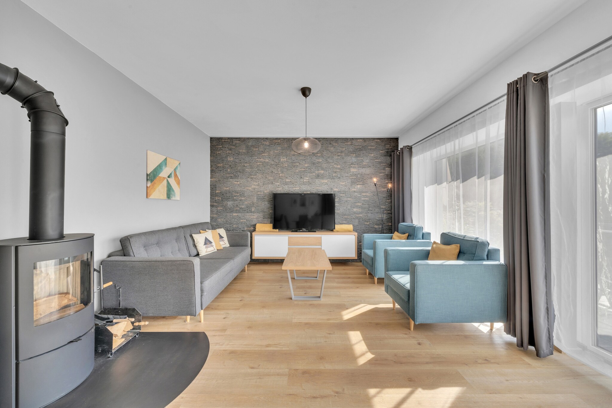 This beautiful modern villa is the perfect retreat for groups of up to 8 people, offering stunning views of the surrounding forests and located at the foot of popular ski areas. Whether you're here for a winter getaway or a relaxing summer break, there's plenty of space for everyone to unwind. Enjoy the serene surroundings from the garden or indulge in a relaxing sauna after a day of outdoor adventure.
The villa is ideally located for exploring the region. Janske Lazne is just 6 km away, while Trutnov is 20 km from the property. Explore scenic hiking trails in the area, including the Krkonose Tree Top Walk, just 3 km away, or tackle the Snezka Mountain for an unforgettable view. In winter, the Ski Resort Cerny Dul is only 500 meters away, and Ski Resort Cerna Hora is 5 km away, making it a perfect destination for skiing and snowboarding enthusiasts.
With 3 comfortable bedrooms and ample living space, this villa ensures everyone has room to relax. The spacious living room features a sofa bed, and the villa is equipped with several bathrooms, each with a shower, along with multiple toilets for convenience. The fully equipped kitchen is perfect for preparing meals for the group, with a fridge, freezer, oven, microwave, dishwasher, and all the necessary kitchen utensils. For outdoor meals, take advantage of the barbecue, and enjoy the evening sun on the terrace while taking in the beautiful view.