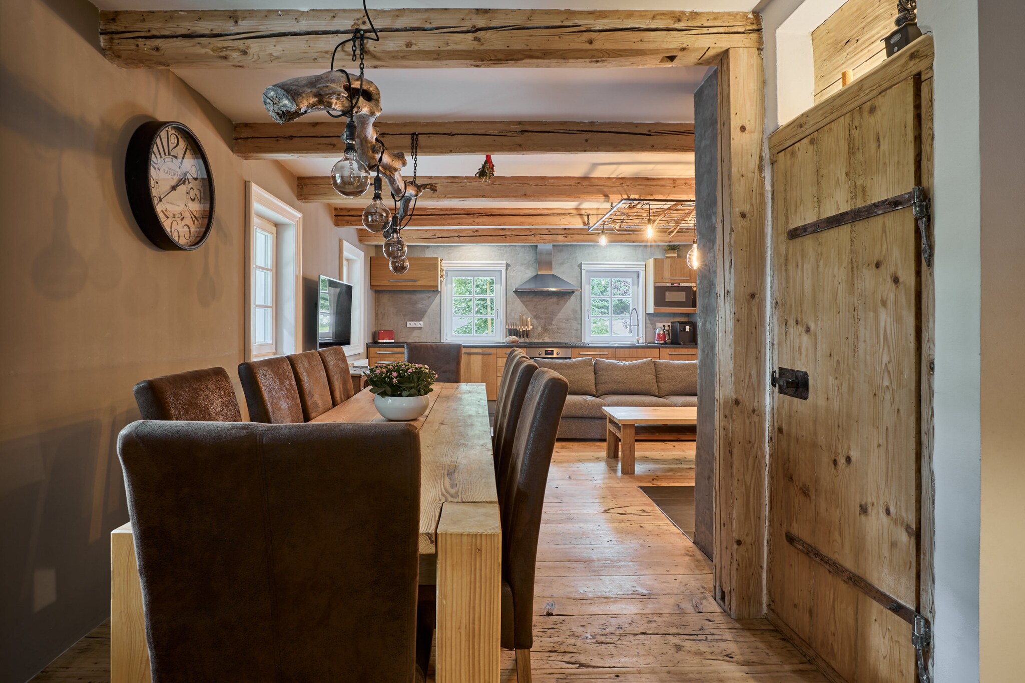 This charming red house in Horni Marsov is a standout in the area, offering a unique and authentic atmosphere. Located in Eastern Bohemia, this town is a paradise for winter sports enthusiasts, boasting excellent skiing and snowboarding opportunities. Whether you're seeking a winter retreat or simply looking to enjoy the stunning scenery, this house is the perfect base for your adventures. With plenty of space, it comfortably accommodates up to 12 guests.

The area surrounding the house is full of year-round attractions. In winter, the nearby ski resorts, including Cerna Hora and Mlade Buky, provide fantastic skiing conditions. The iconic Snezka mountain, the highest peak in the Czech Republic, is a must-visit for both winter sports and summer hiking. In warmer months, explore Janske Lazneâ€™s treetop walk, or enjoy a day at the swimming pool. The charming nearby villages offer great dining options and the town of Trutnov, just 15 km away, is definitely worth exploring.

Ideal for large families or groups, the house features three spacious bedrooms and a well-equipped kitchen, making it easy to prepare meals for everyone. The kitchen includes all necessary appliances, such as a dishwasher, oven, fridge, and cookware, so you can focus on enjoying your time together. After a day of skiing or exploring, unwind in the cozy living room, complete with a TV for your favorite shows. You can also enjoy games with your group or relax with a good book. Outside, the beautiful garden offers a great space to play, relax, and enjoy the peaceful surroundings. The terrace is perfect for enjoying a cold drink or firing up the barbecue as you take in the evening sunset.