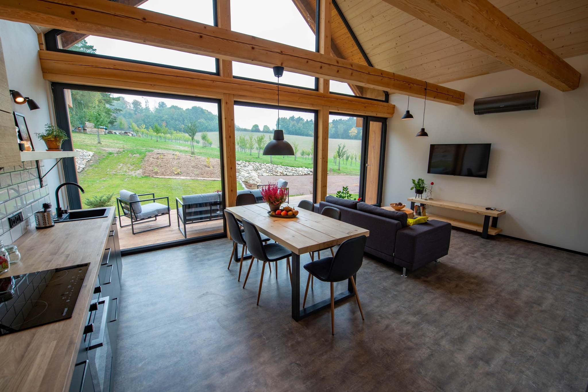 Apartment near PernÅ¡tejn Castle in SmrÄek