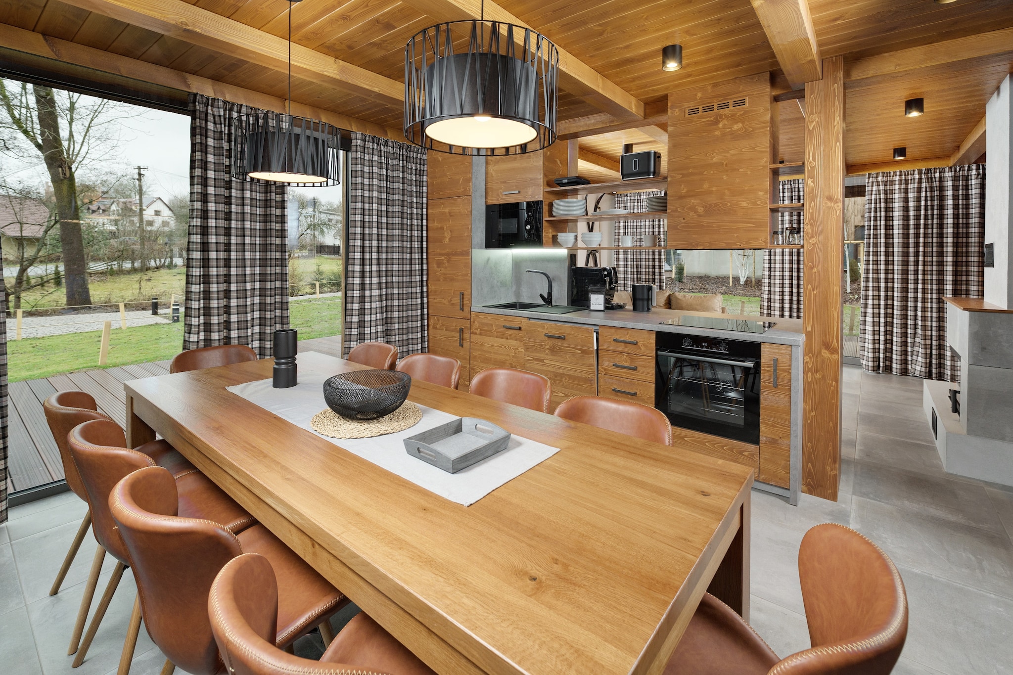 Cerny Dul KCML115-Dining room