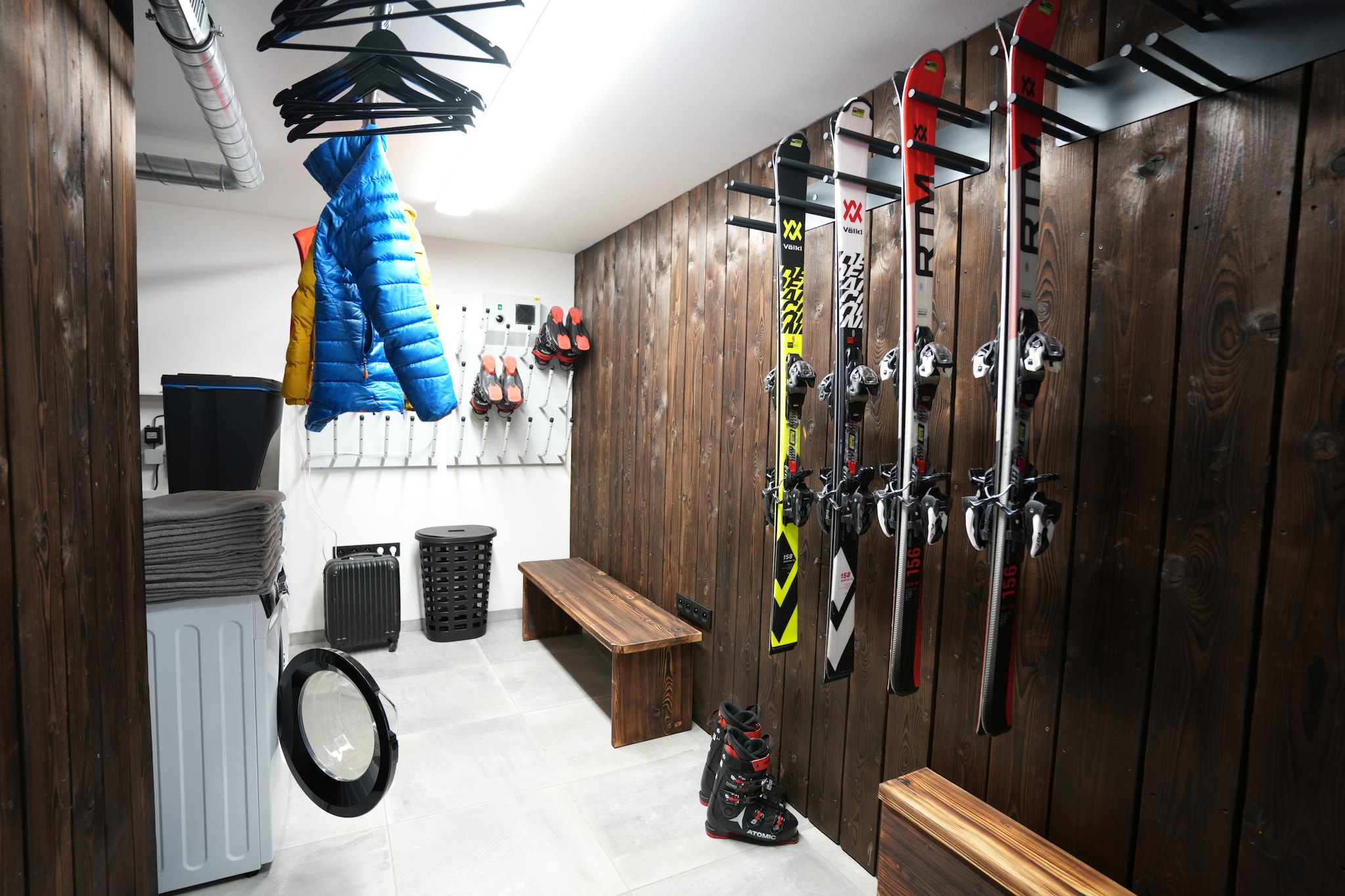 Cerny Dul KCML115-Facilities