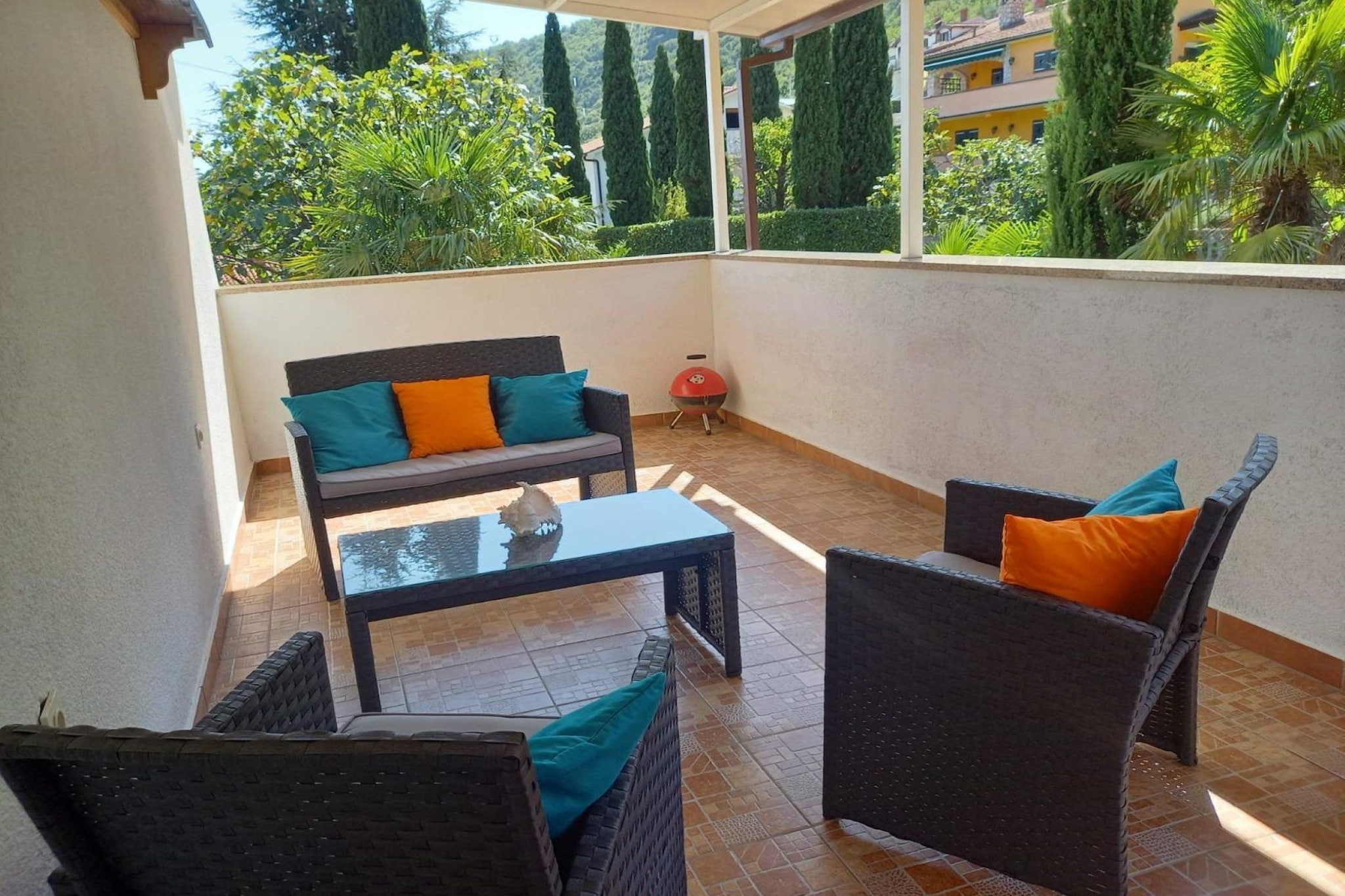 Lovely Apartments Near the Sea - One Bedroom Apartment with Balcony-Wohnzimmer