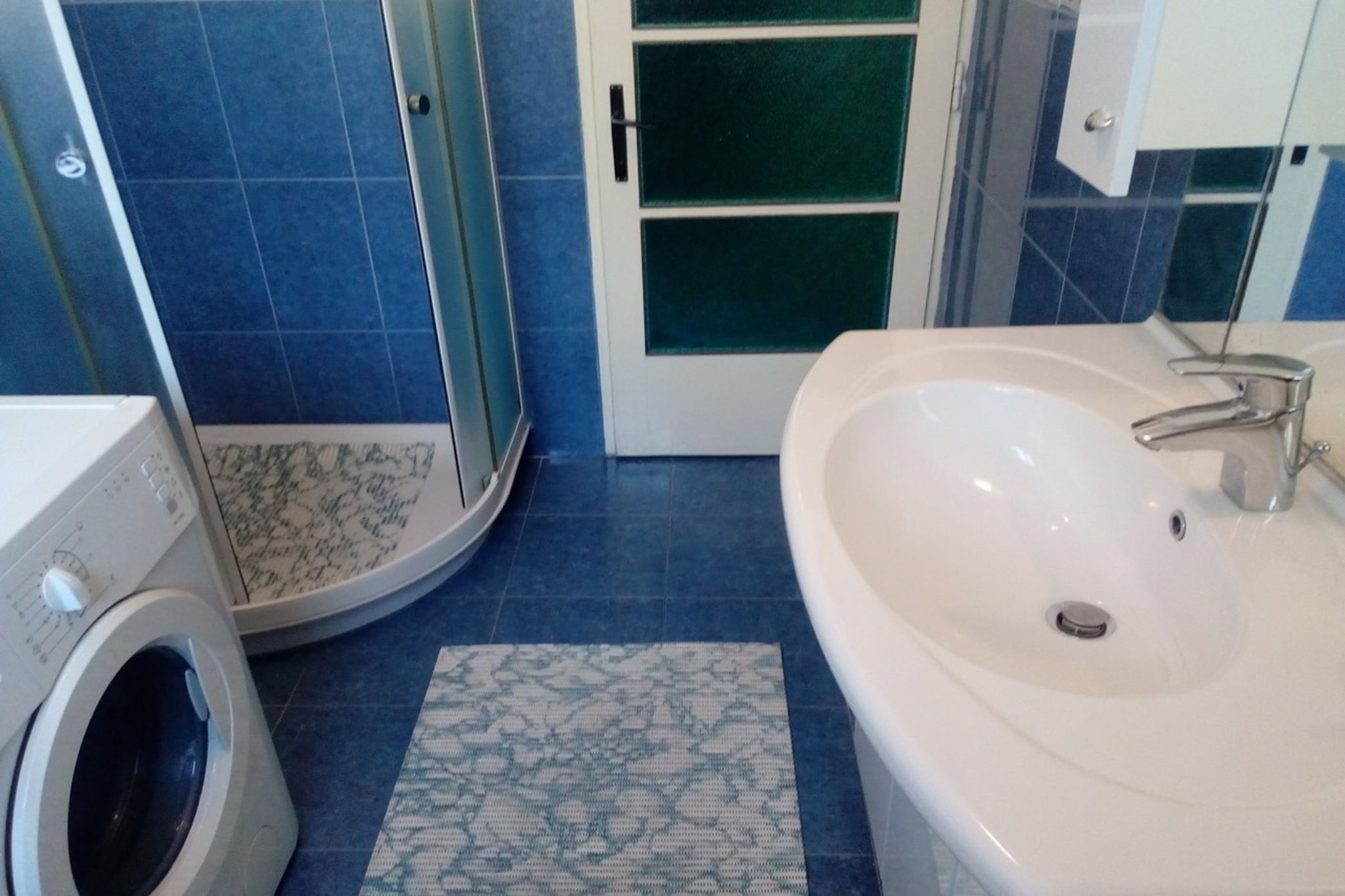 Lovely Apartments Near the Sea - One Bedroom Apartment with Balcony-Badezimmer