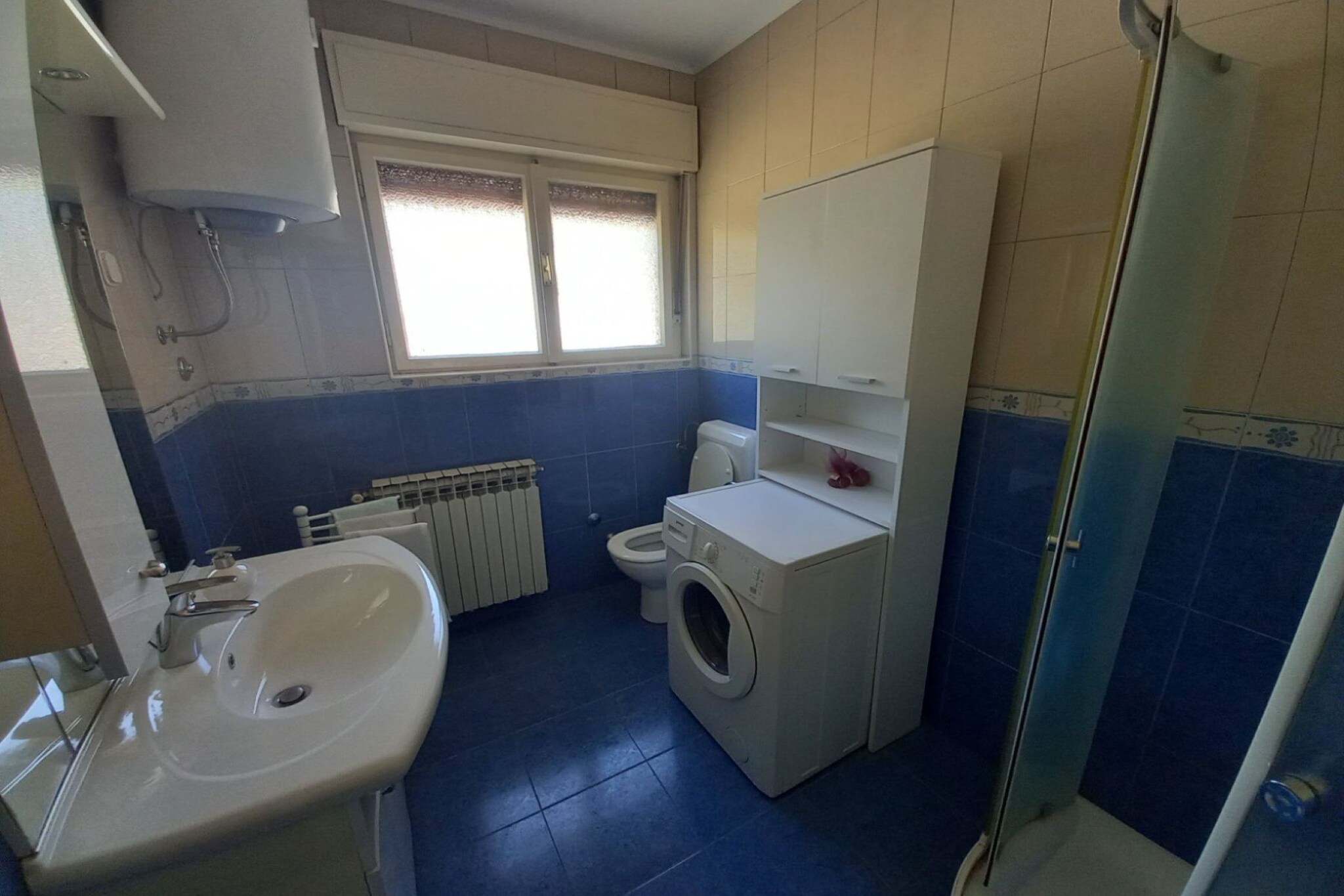 Lovely Apartments Near the Sea - One Bedroom Apartment with Balcony-Badezimmer