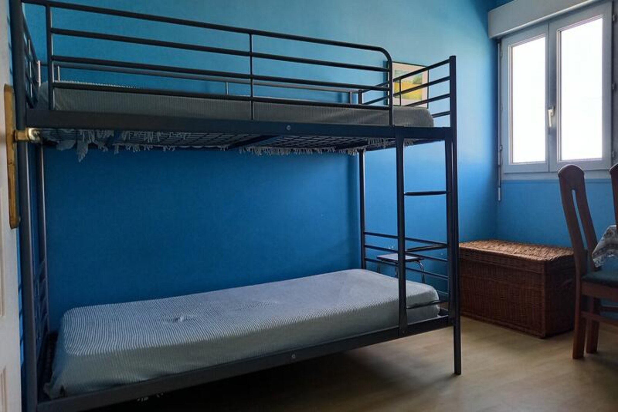 4 Rooms 9 people