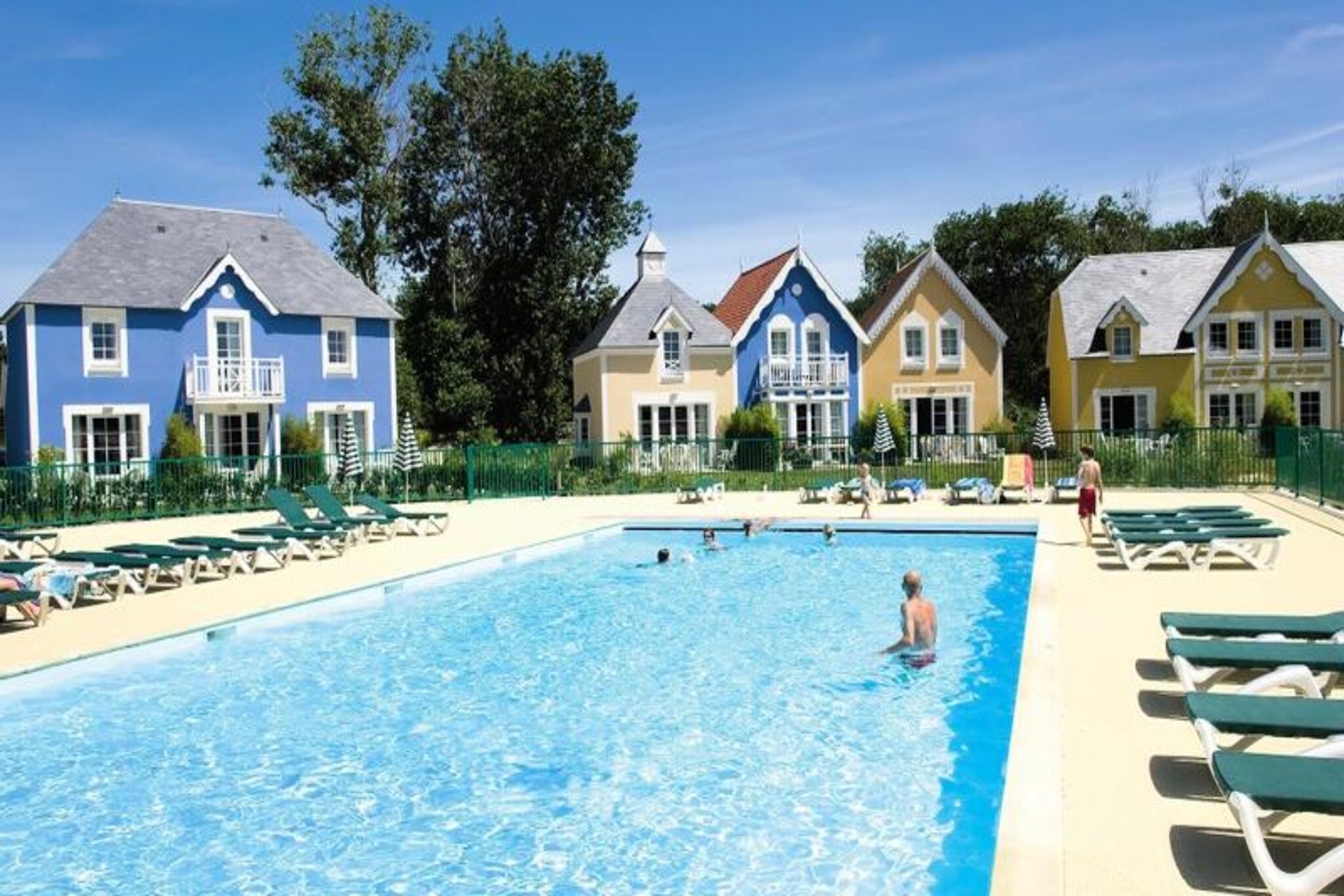 This charming holiday home offers a welcoming atmosphere for a peaceful retreat. Designed to accommodate up to four guests, it features a cozy living area with a sofa bed and a separate bedroom with a comfortable double bed. The property is not pet-friendly, ensuring a serene environment for all visitors. Guests will enjoy a private terrace with outdoor seating, perfect for relaxing after a day of exploration. The home is equipped with essentials to make your stay comfortable and enjoyable.  

Located just 200 meters from the local beach, the property is ideal for seaside lovers. Nearby attractions include a vibrant marketplace 300 meters away, where you can discover fresh produce and local goods. Charming cafes and restaurants are situated within a 500-meter radius, offering diverse culinary experiences. The area also boasts scenic walking trails and bike paths, making it an excellent spot for outdoor enthusiasts.  

Additional amenities include a fully equipped kitchen with modern appliances, allowing you to prepare meals at your convenience. The bathroom features a walk-in shower and essential toiletries, with a separate WC for added comfort. Free parking is available on-site, and there’s a dedicated space to store bicycles. With thoughtful details and a prime location, this holiday home ensures a memorable stay.