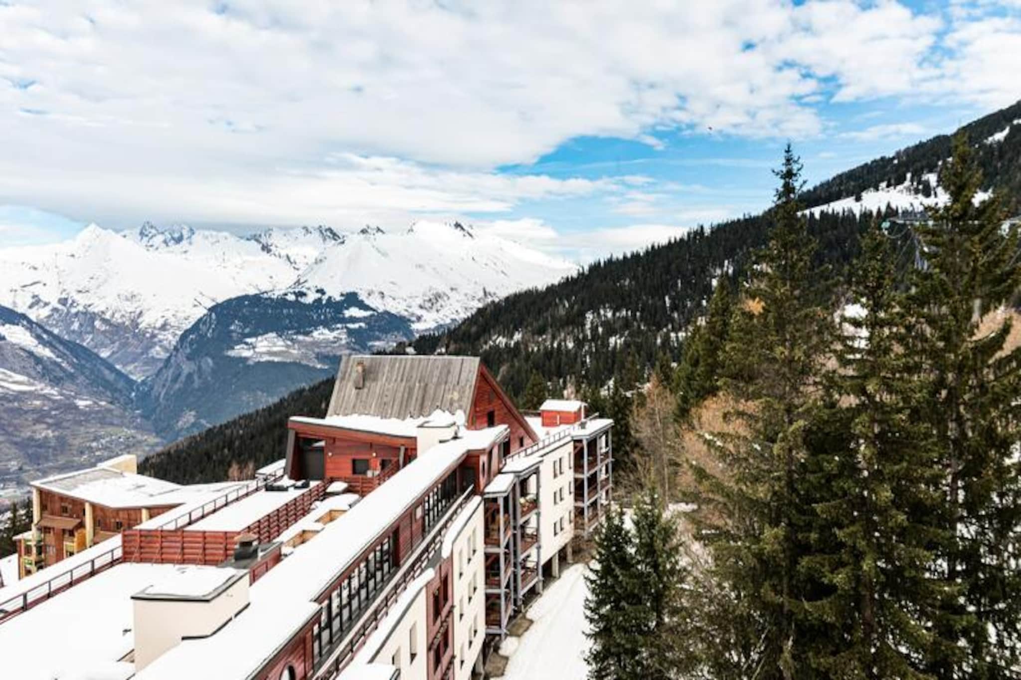 This 2-room apartment in a peaceful mountain residence accommodates up to 5 people. It features a living room with a standard sofa, a cabin area, and a bedroom with 3 single beds, plus a double bed in the cabin. The apartment also includes a bathroom with a shower, electric towel dryer, and a WC. Enjoy a balcony with a forest view, a parking space, and access to essential amenities like bed linen, towels, and Wi-Fi (extra charge). Pets are allowed for an additional fee, and baby kits are available on request.
Located in the Arcs 1800 resort, the property is just 5 minutes on foot from shops, restaurants, and local markets. Outdoor lovers will enjoy the nearby hiking, skiing, and stunning landscapes. With slopes only a short distance away, the location offers ample opportunities for both relaxation and adventure, making it a great family-friendly destination.
The apartment features an American-style kitchen with modern appliances like a fridge, stove, and microwave for easy meal prep. The bathroom is well-equipped with a hairdryer and ample storage. The residence offers a tranquil environment, perfect for unwinding after exploring nearby attractions.