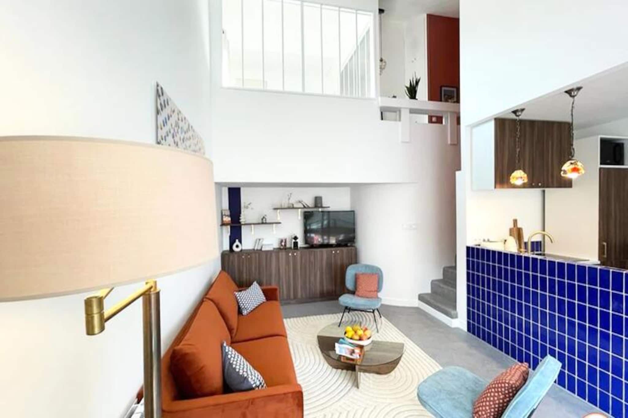 This superb, newly renovated duplex apartment in the heart of Deauville's marinas accommodates up to four guests. It features a queen-size bed (160x200cm) in one bedroom and a 140x200cm bed in the other. The mezzanine is not accessible for safety reasons. Pet policies are not specified. A €2000 deposit is required.

Located just a 5-minute walk from the beach, shops, Place Morny, and a 10-minute walk from the SNCF station and casino, this holiday home offers an idyllic location. It provides a quiet setting within the marinas while still being close to Deauville's attractions.

The apartment offers a living room with a marina view terrace, a kitchen opening onto the living room with a smart TV (with Netflix), a dining table, two bedrooms, a bathroom with a shower and washing machine, and a separate WC. Bed and bath linen, free Wi-Fi, an iron/ironing board, and a dishwasher are provided. Breakfast is not included. Check-in is between 4 p.m. and 8 p.m. (late check-in fees apply after 8:30 p.m., with no check-in possible after 10:30 p.m.). Check-out is between 8 a.m. and 11 a.m. Noise must be limited between 10 p.m. and 7 a.m., and no parties are allowed. An inventory and photo inventory will be taken before arrival. Extra guests beyond the reservation will be charged €100/person/night.