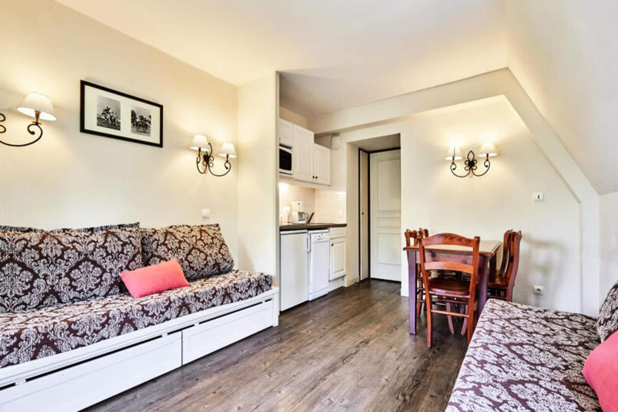 This cozy 2-room apartment, located in a peaceful area, offers comfortable accommodations for up to 5 people. It features a living room, one bedroom with a bed for two, and a sofa bed, as well as a bathroom with a toilet. The property is pet-friendly, with an additional charge for pets. Guests can enjoy a private balcony, a heated outdoor swimming pool, and a hot tub available from May 1 to September 15. On-site parking is available, and the apartment is equipped with essential amenities for a relaxing stay. Housekeeping services are available at an additional cost.

The residence is ideally situated, just 2.5 km from the beach and within easy reach of the Golf Barriטre de Deauville. Guests can enjoy the beautiful Cפte Fleurie, famous for its beaches and surfing spots. A wide range of activities and services are available on-site, including access to a thalassotherapy center located approximately 2 km away. The area is quiet, making it perfect for a relaxing vacation, yet it offers plenty of nearby attractions, including shops, cafes, and local markets.

Inside the apartment, you will find a fully equipped kitchen with essential appliances, including a fridge, microwave, and oven. The bathroom has a shower, and the apartment provides Wifi access for an additional charge. Bed linen, bathroom linen, and end-of-stay cleaning are available for an extra fee. A baby kit with various equipment can be provided upon request, subject to availability.