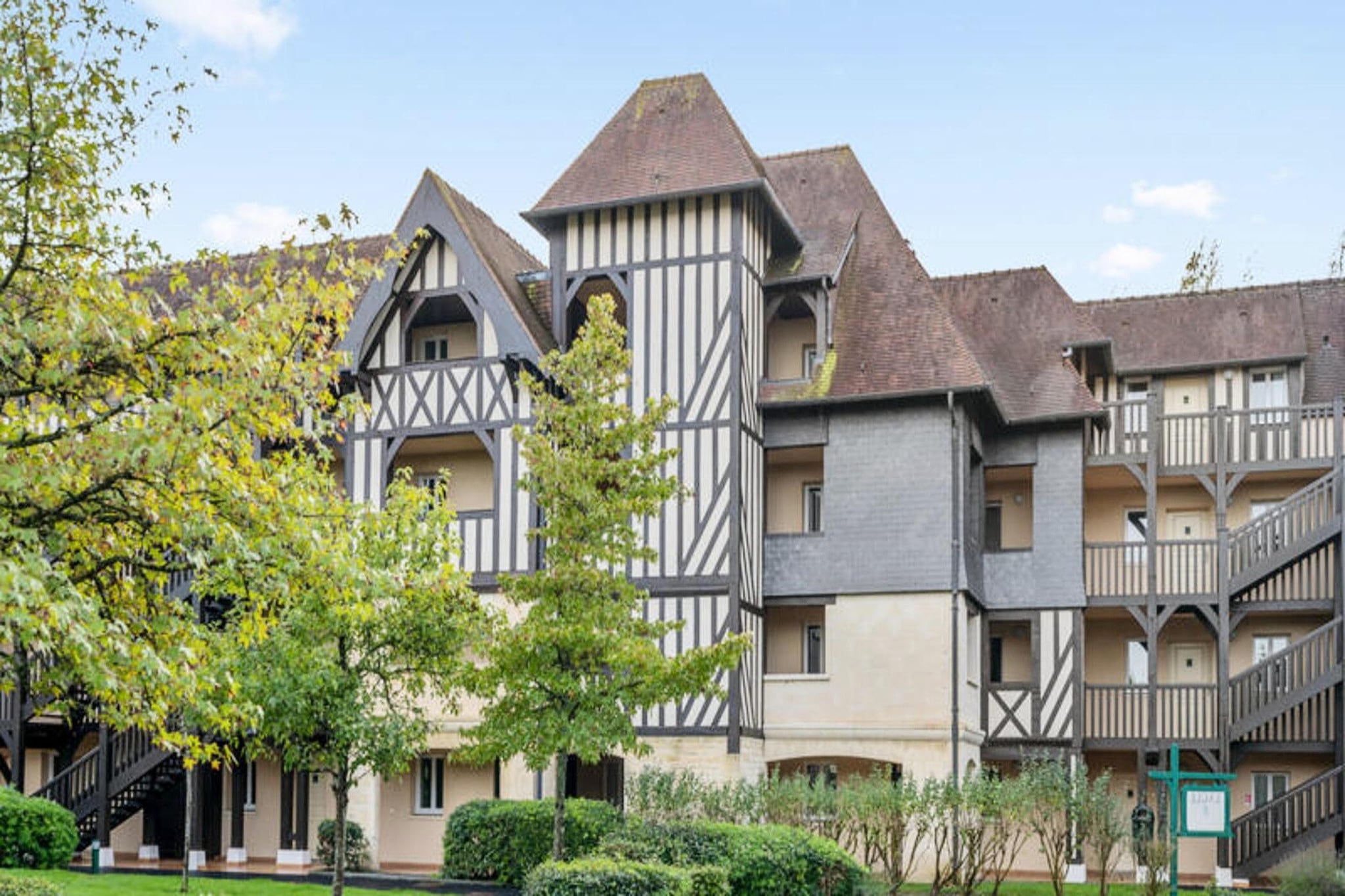 The Golf Residence apartment