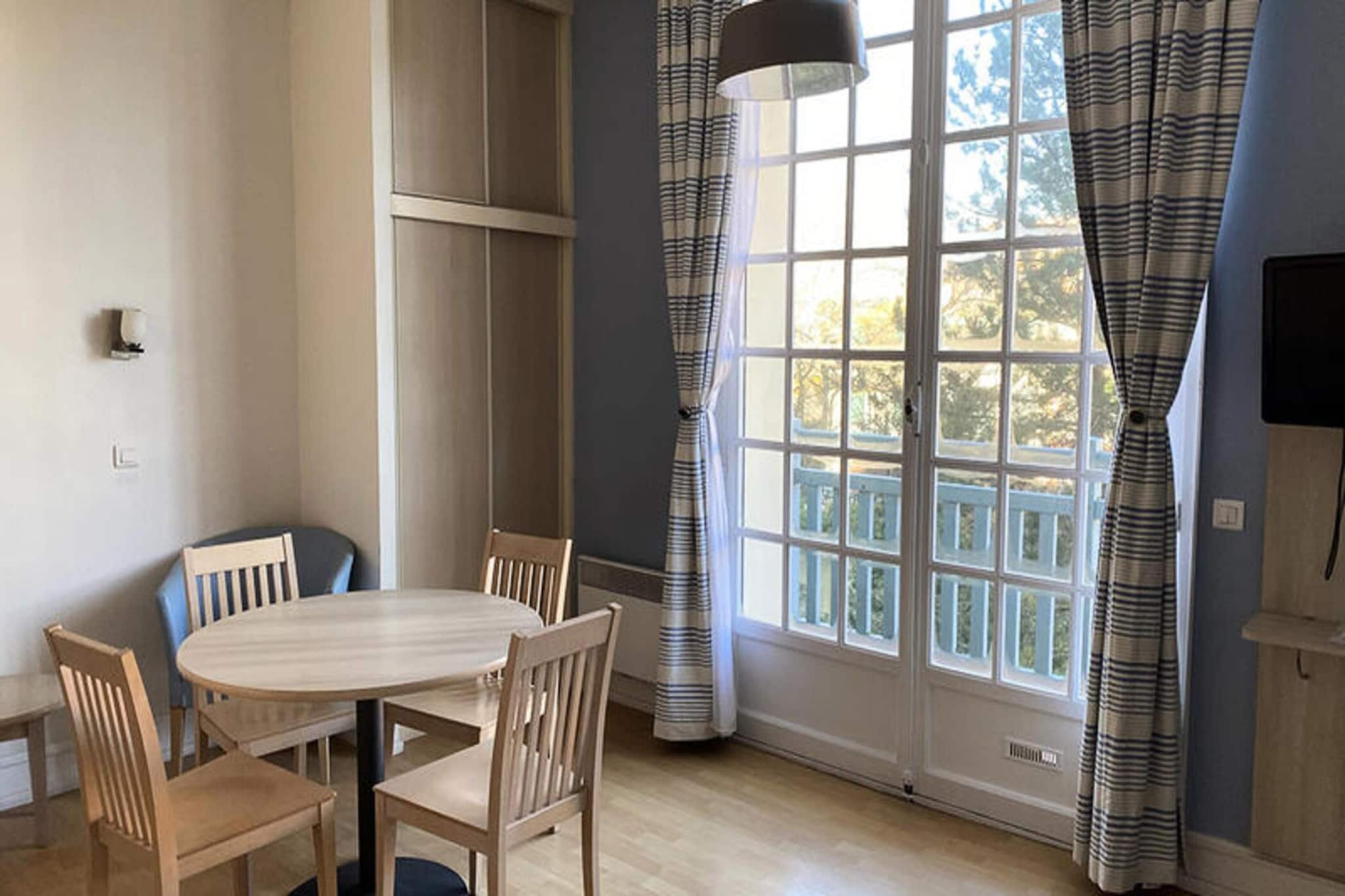 Résidence Goélia Le Castel Normand***-Esszimmer