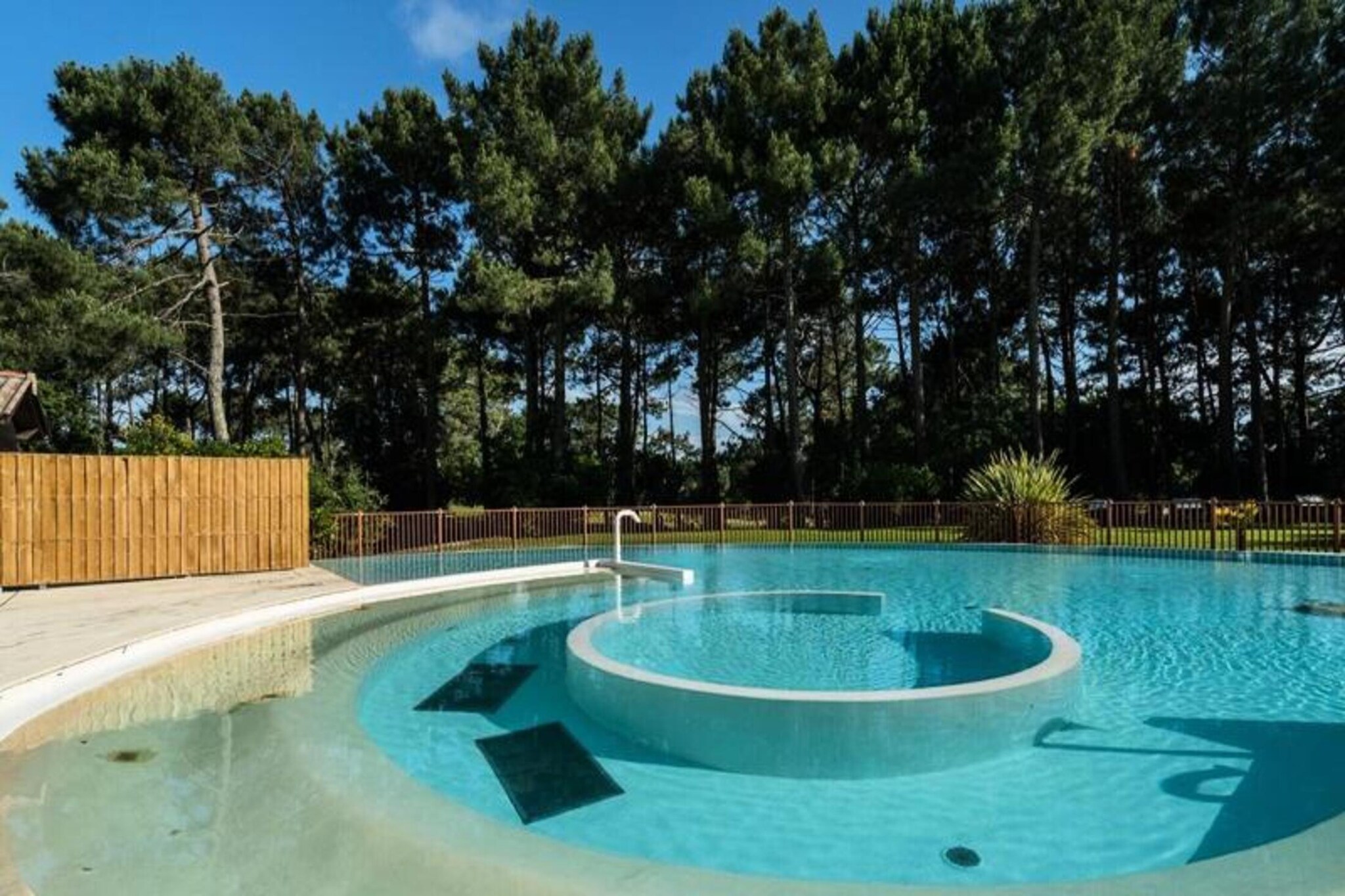 Holiday Home in Lacanau near Beaches & Golf