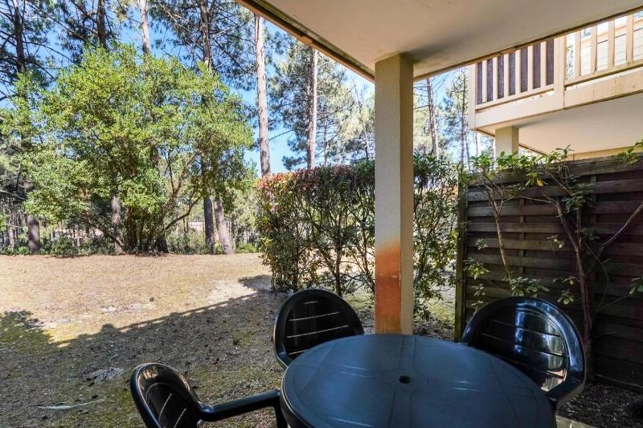 This charming holiday home, located in a lush pine forest, offers a relaxing stay for up to 4 people. It features a cozy living room with a sofa bed, one bedroom with two single beds, and a separate bathroom with a bathtub-shower combination. Pets are welcome, with additional charges. The property also provides free outdoor parking, subject to availability, and guests can request a baby kit (subject to availability) for an extra fee. Bed linens and towels are available at an additional charge, and a mandatory end-of-stay cleaning service is required.

Situated just 2 km from the beach, this holiday home is ideal for those looking to explore Lacanau’s natural beauty. Guests can enjoy the nearby beaches, popular for surfing, paddleboarding, and bodyboarding. The residence also features numerous recreational facilities, including an outdoor swimming pool (open May to September), a beach volleyball court, a multi-sport field, and a children’s playground. For cycling enthusiasts, the surrounding area offers scenic cycling routes, and bikes are available for rent through the Bicy’cool service.

The holiday home is equipped with a fully functional kitchen, open to the living room, and a dining area with a table for 4. The bathroom includes a bathtub-shower, and there is a separate toilet. For a relaxing experience, guests can take advantage of the on-site spa services with a special discount for maeva.com guests.