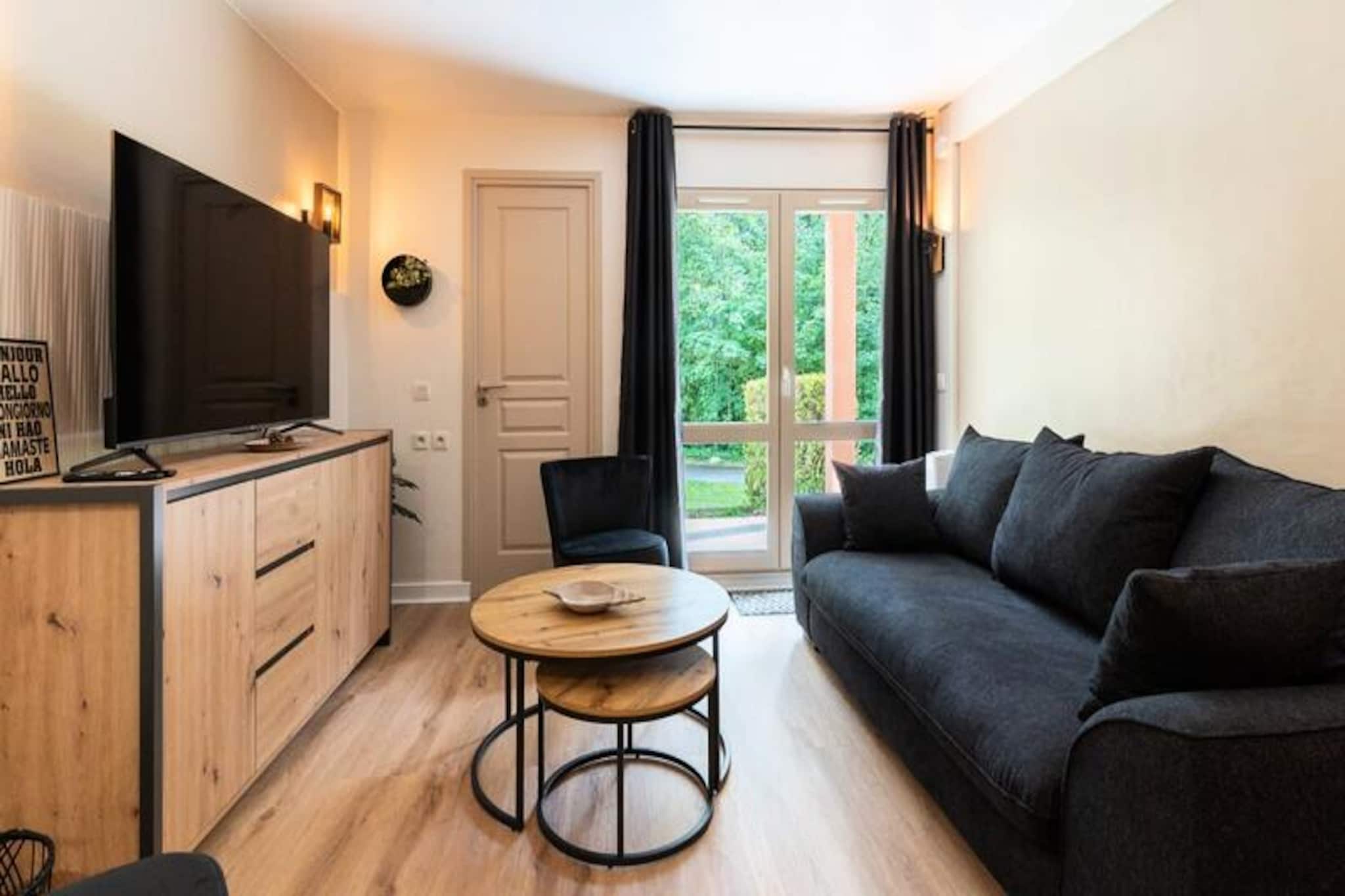 This charming ground-floor apartment offers a comfortable stay for up to 6 guests. It features a bedroom with a 140cm double bed and cupboards, a sofa bed in the living room, and a cabin bedroom with bunk beds. The property is not pet-friendly. It also includes a bathroom with a bath and sink, and another bathroom with a shower and toilet. A high chair and cot are available in the apartment, providing convenience for families with young children. Free private parking is available for guests.

The apartment is ideally located between Canche Bay and the equestrian center, offering easy access to outdoor activities. The area is perfect for those who enjoy equestrian sports, with a nearby horse riding park and a racetrack. Guests can explore local cafes, shops, and markets within the vicinity, making it a convenient base for a relaxing stay.

Inside the apartment, the kitchen area is equipped with essential appliances, including a dishwasher, filter coffee maker, and Nespresso coffee maker, allowing guests to prepare their meals with ease. The residence offers a heated indoor swimming pool (closed in January) and a tennis court. Additionally, there is a paid washing machine available in the residence for laundry needs.
