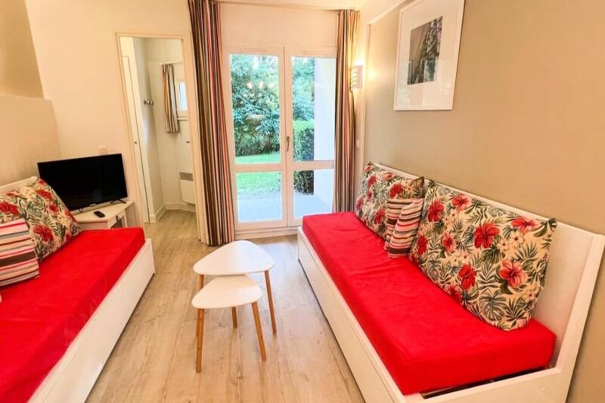 This cozy ground-floor apartment is perfect for up to six guests, offering a comfortable living space within a well-equipped tourist residence. The living room includes two single beds, while the main bedroom features a double bed (140x190), and a cabin offers bunk beds (2x90). The property also boasts a terrace with garden chairs, ideal for relaxing outdoors. Please note that linens are not provided, and pets are not allowed, ensuring a clean and tranquil environment for all guests. The residence offers an indoor swimming pool, tennis courts, and free parking, providing ample leisure opportunities during your stay.
Situated just a short distance from the Touquet equestrian park and the Hippodrome, this property is ideally located for exploring the local attractions. The nearby Canche Bay offers scenic beauty, while shuttles operating close to the residence provide convenient transportation options (availability may vary). For dining and entertainment, local cafes and markets are within easy reach, allowing you to immerse yourself in the charm of the region.
The apartment features an open kitchen equipped with a dishwasher and coffee maker, making meal preparation a breeze. Two bathrooms, one with a toilet, add convenience for groups. Additional amenities include a paid washing machine available within the residence. With its prime location and thoughtful features, this apartment promises a delightful and hassle-free getaway.