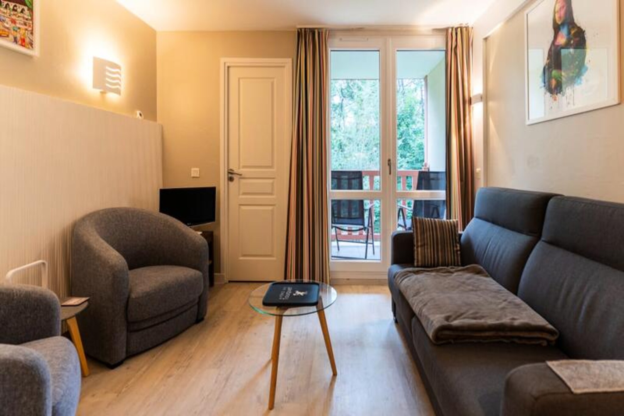 Two room apartment and pool