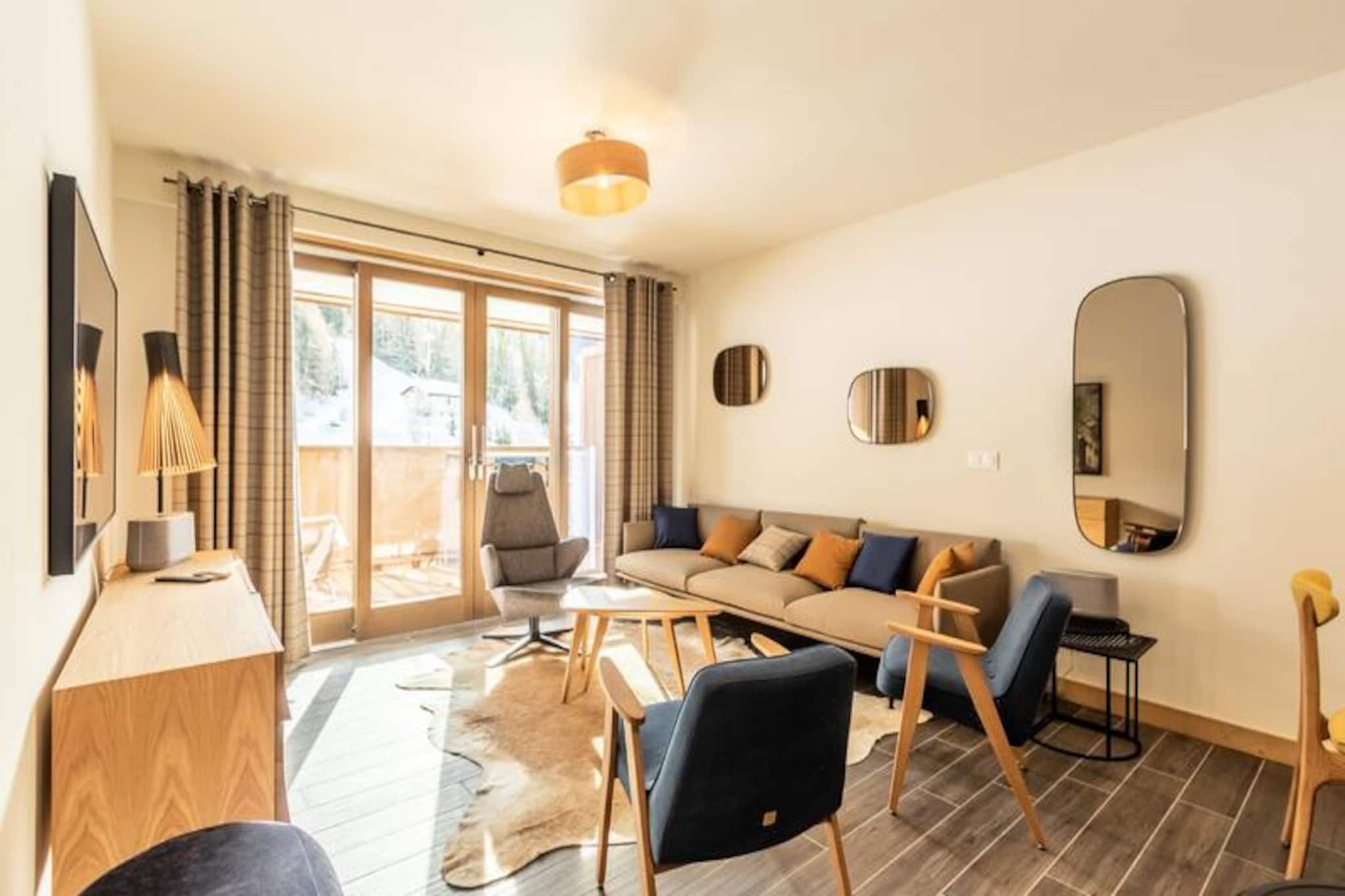This luxurious 6-room apartment, located at the foot of the slopes, offers 106 m² of space for up to 12 people. It features 1 double bedroom (180x200 cm), 2 twin beds (90x190 cm), 1 double bed (180x200 cm), 2 sets of bunk beds (4 beds total), and a mountain corner with a double bed (140x190 cm). The apartment is non-smoking and pet-free, with underfloor heating, beds made on arrival, and bathroom linens included. Three covered parking spaces are available.
With a prime location directly on the Cachette slope, this apartment offers ski-in/ski-out access and stunning panoramic views of the mountains and valley. It is centrally located in the Paradiski region, with easy access to Arcs 1800, 1950, and 2000. Explore nearby cafes, restaurants, and the French Touch grocery store offering takeaway meals and delivery services.
The apartment includes a fully equipped kitchen with an induction hob, dishwasher, microwave, fridge, and coffee makers. Enjoy a spacious living room with a 65-inch connected TV offering Apple TV and Netflix. The residence offers access to a wellness area with an indoor pool, spa, sauna, and gym, as well as ski lockers and concierge services.