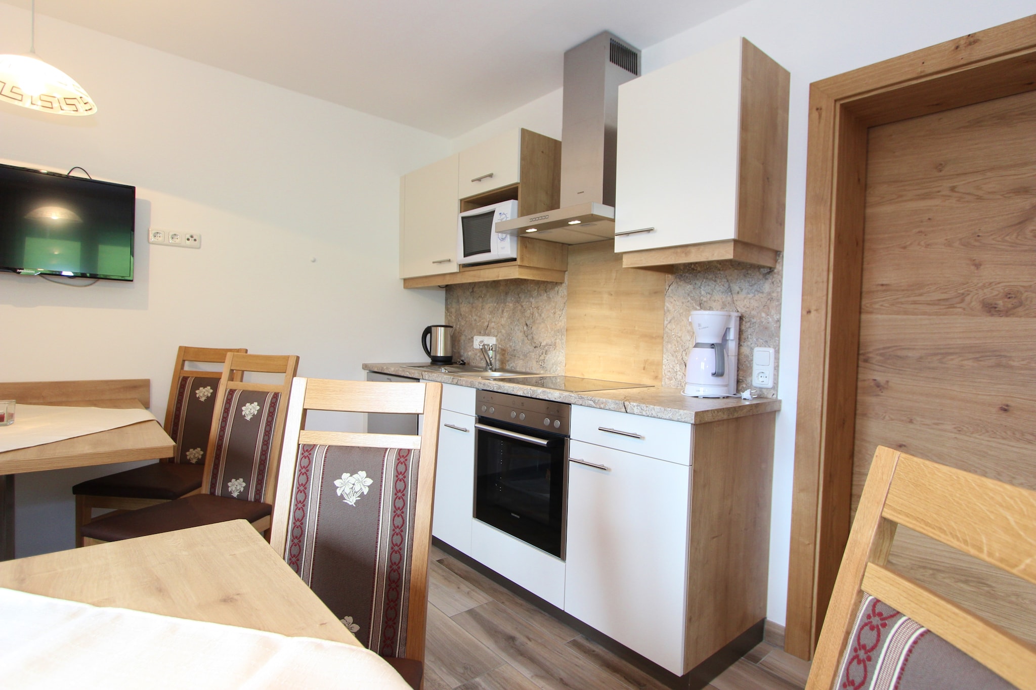 Ground floor: (open kitchen(electric kettle, cooker(ceramic), coffee machine, oven, microwave, fridge-freezer), Living/diningroom(TV(cable, satellite), dining table, seating area), bedroom(single bed, double bed, TV(satellite)), bedroom(double bed, TV(satellite)), bedroom(double bed, TV(satellite)), bedroom(single bed, bunk bed), bathroom(shower, washbasin, toilet, hairdryer), bathroom(shower, washbasin, toilet), toilet)\n\nski boot heaters, heating(central), terrace, garden(shared with other guests), garden furniture, parking, sand pit, play equipment, table football, children\'s bed(on request), high chair