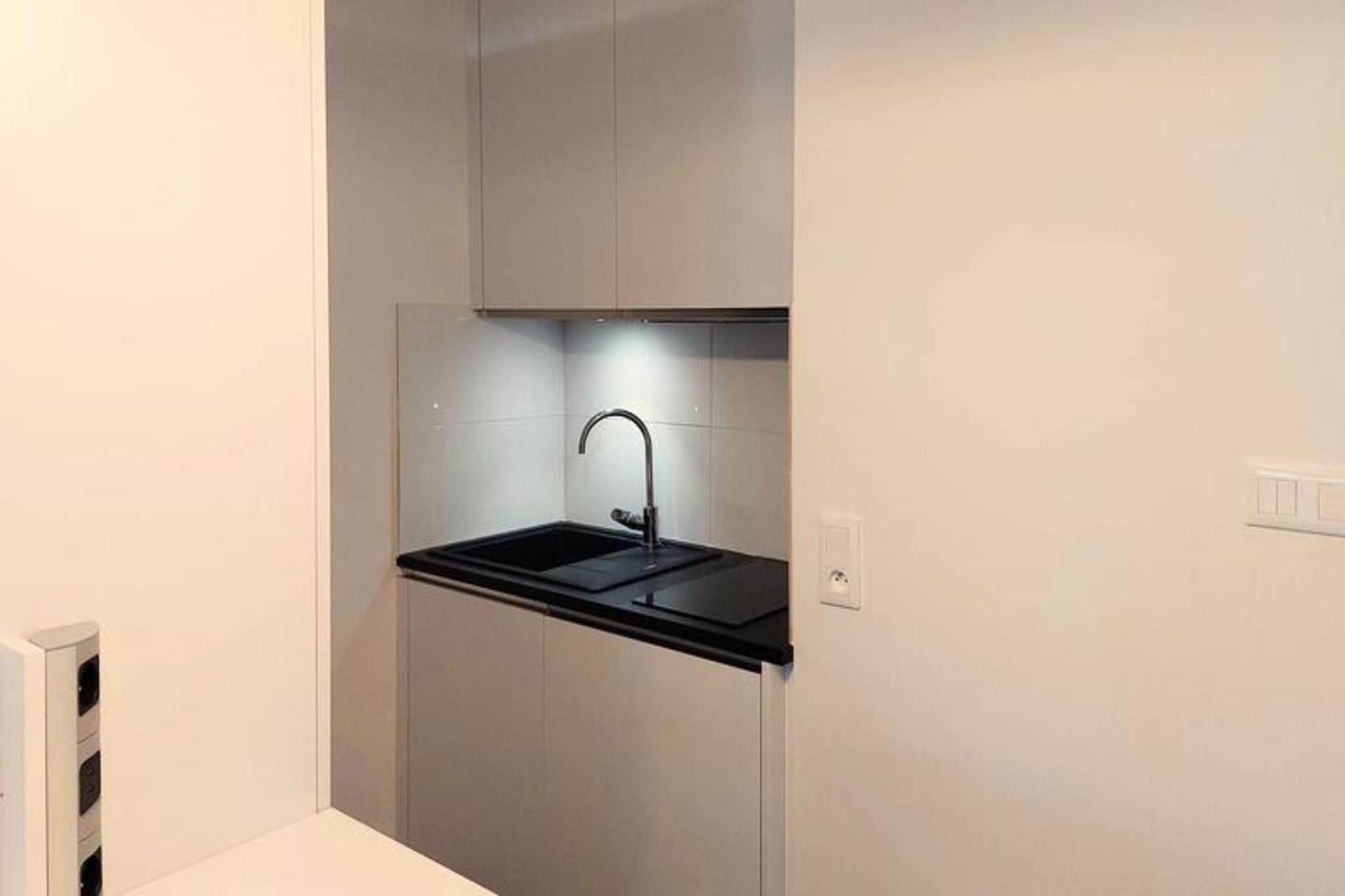 This cozy apartment, just a 5-minute walk from Saint Asile beach, is perfect for a relaxing getaway. It comfortably accommodates up to four guests with one 140 cm bed and two 90 cm beds in the living area. The space is equipped with essential amenities such as air conditioning, storage space, and modern furnishings. The apartment is non-smoking and does not allow pets, ensuring a peaceful environment. It features a lovely private garden of 15 m², complete with garden furniture and deckchairs for outdoor relaxation.
Located in a prime spot, the apartment is just 10 minutes from the lively Sablettes district, offering a variety of cafes, restaurants, and shops. You can enjoy a relaxing stroll along the beach or explore the nearby entertainment options. The area is perfect for those looking to experience the local culture while being close to the sea and vibrant attractions. With easy access to public transport, you'll find it easy to explore the surrounding areas.
The apartment is well-equipped for a self-catering stay with a fully functional kitchen area. It includes an oven, hob, top refrigerator, dishwasher, pod coffee maker, kettle, and toaster, providing all the essentials for preparing meals. The shower room features a sink and WC, with a towel radiator for added comfort. Linen, towels, and end-of-stay cleaning are optional services available for an additional fee.